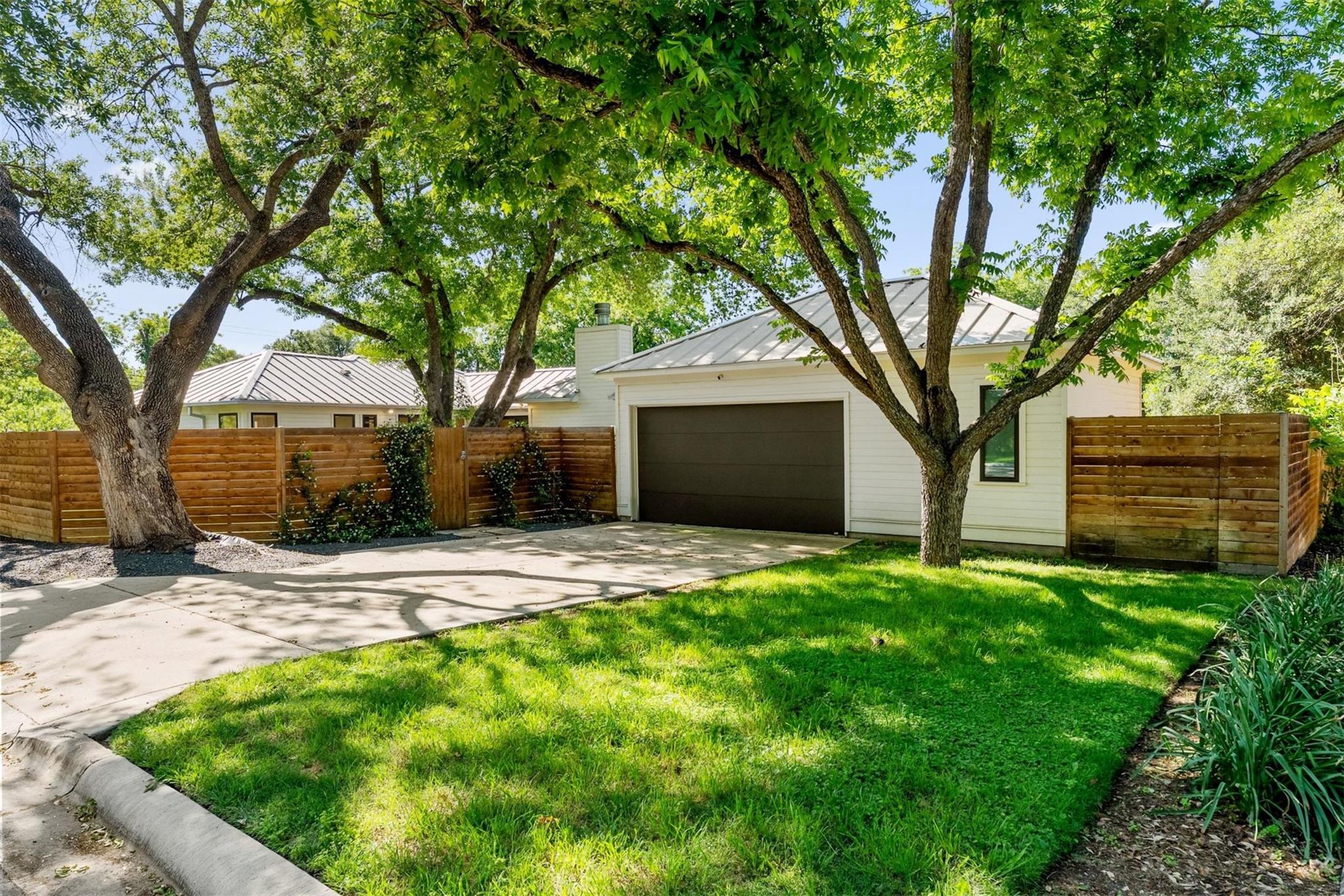 1402 Hutto Rd Property Photo 29