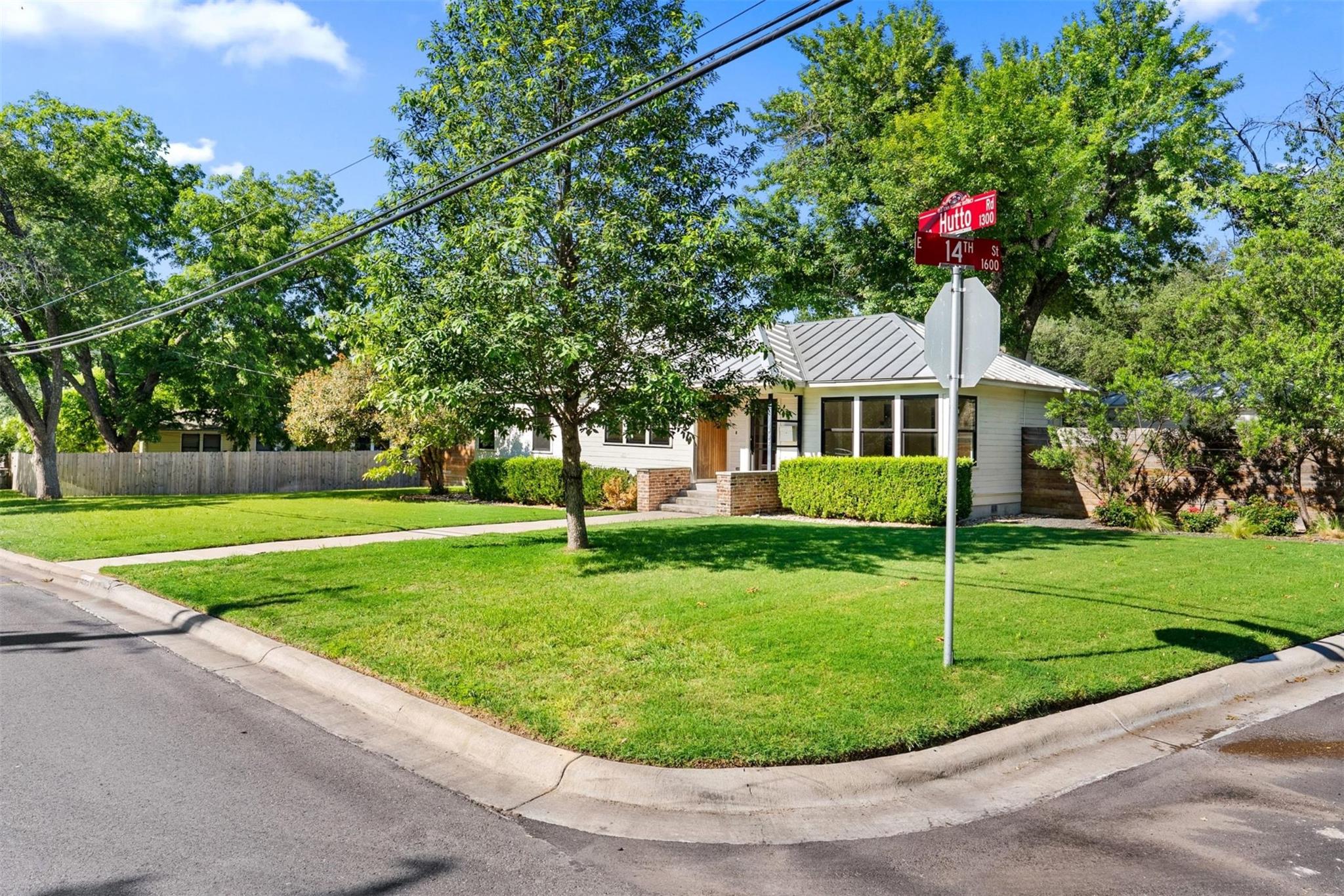 1402 Hutto Rd Property Photo 32