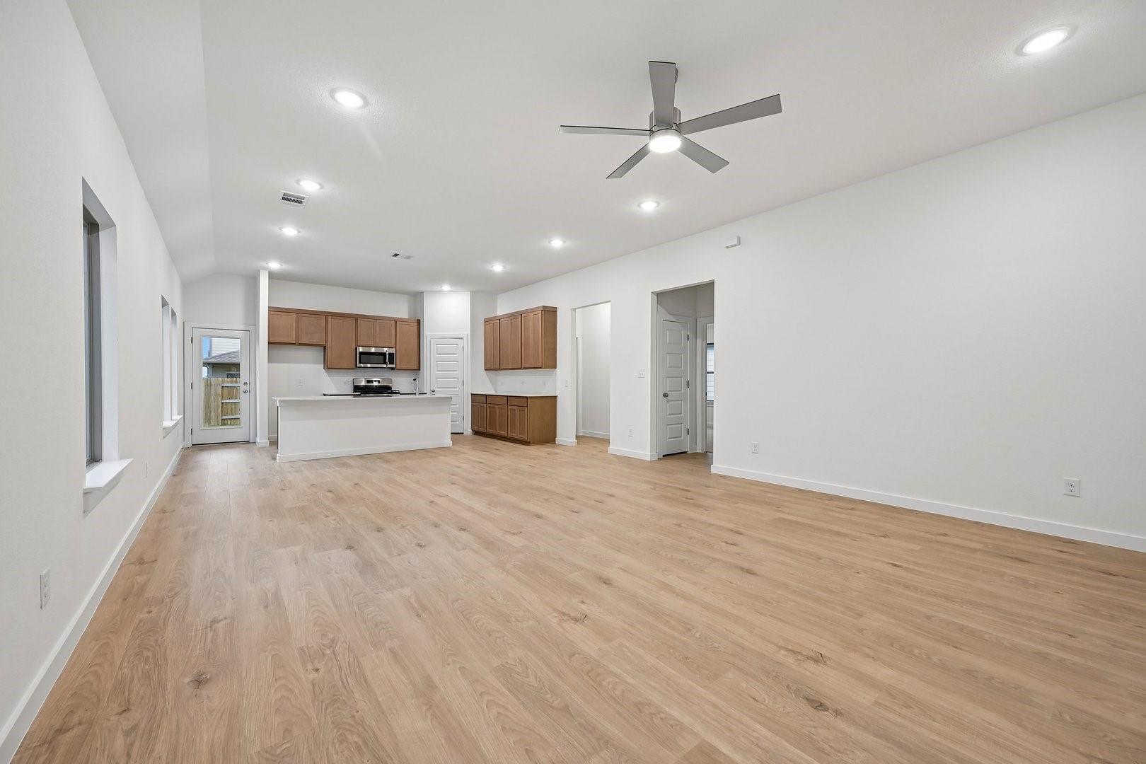 200 Melrose St Property Photo 6