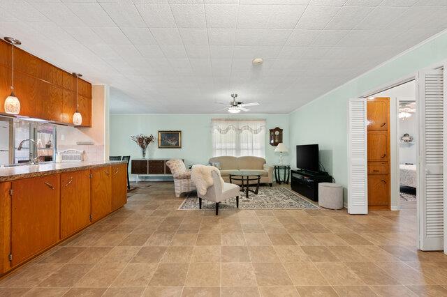 713 W Mary Jane Dr Property Photo 9
