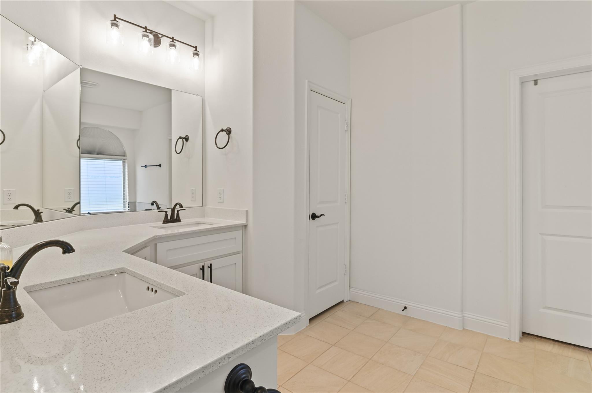 1611 Mcmaster Ln Property Photo 23
