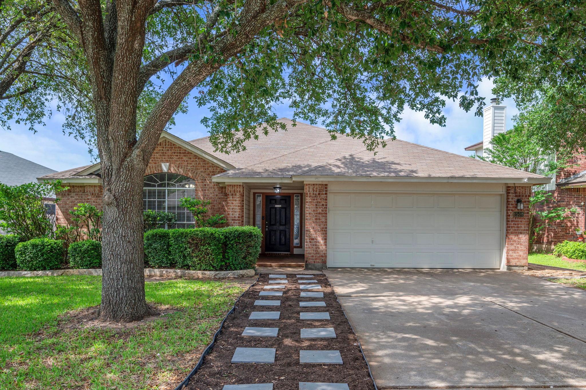 1500 Lochaline Loop Property Photo