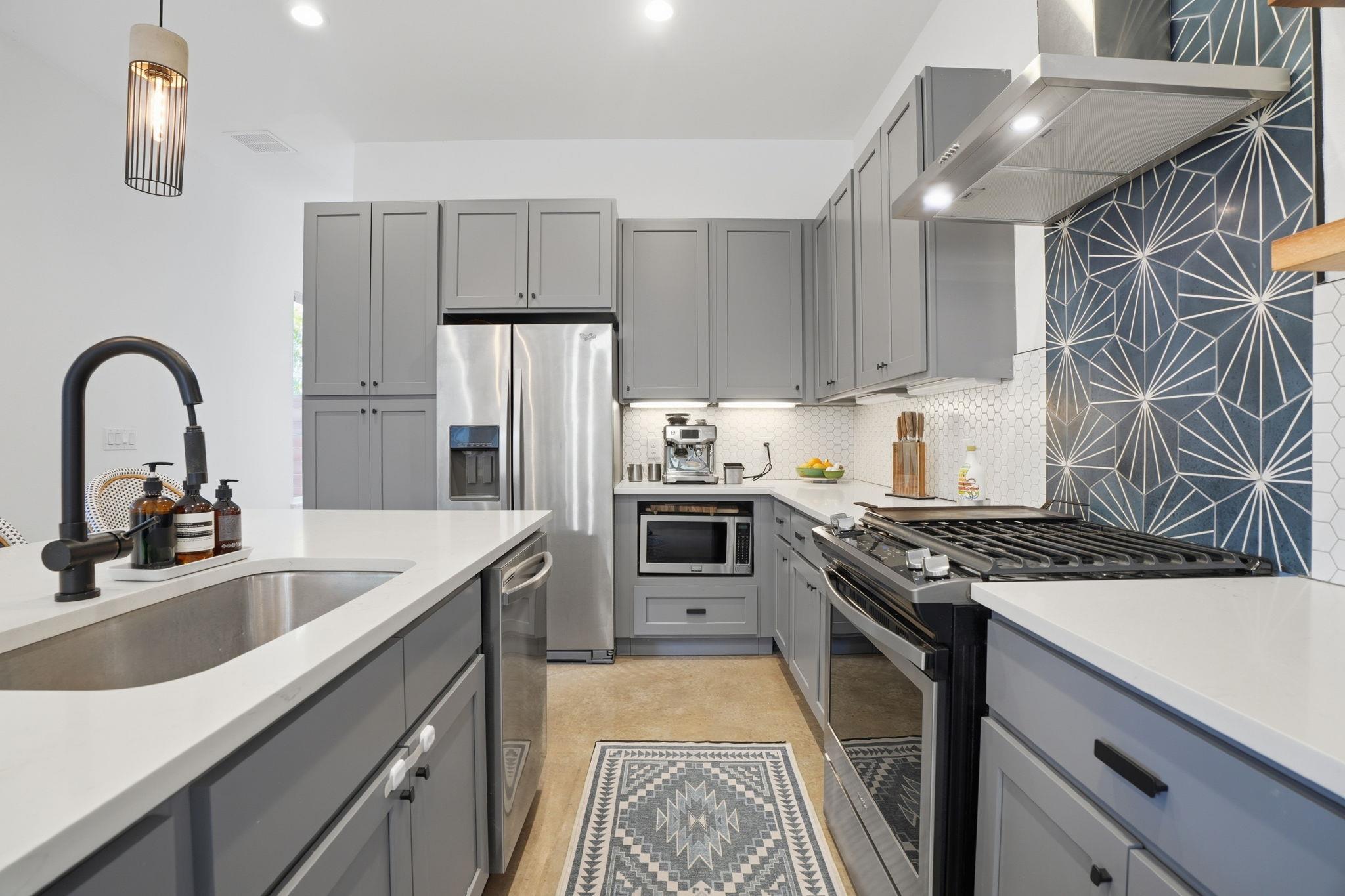 4609 Sara Dr #b Property Photo 3