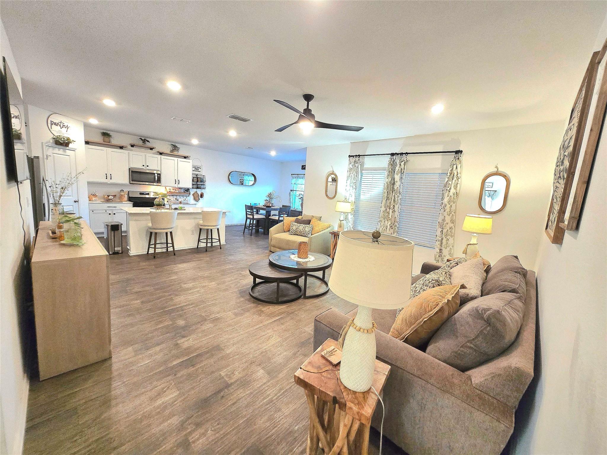 12419 Silversmith Ln Property Photo 32