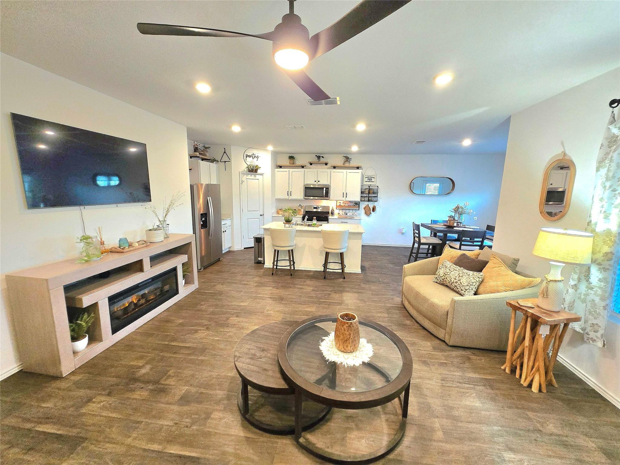 12419 Silversmith Ln Property Photo 35