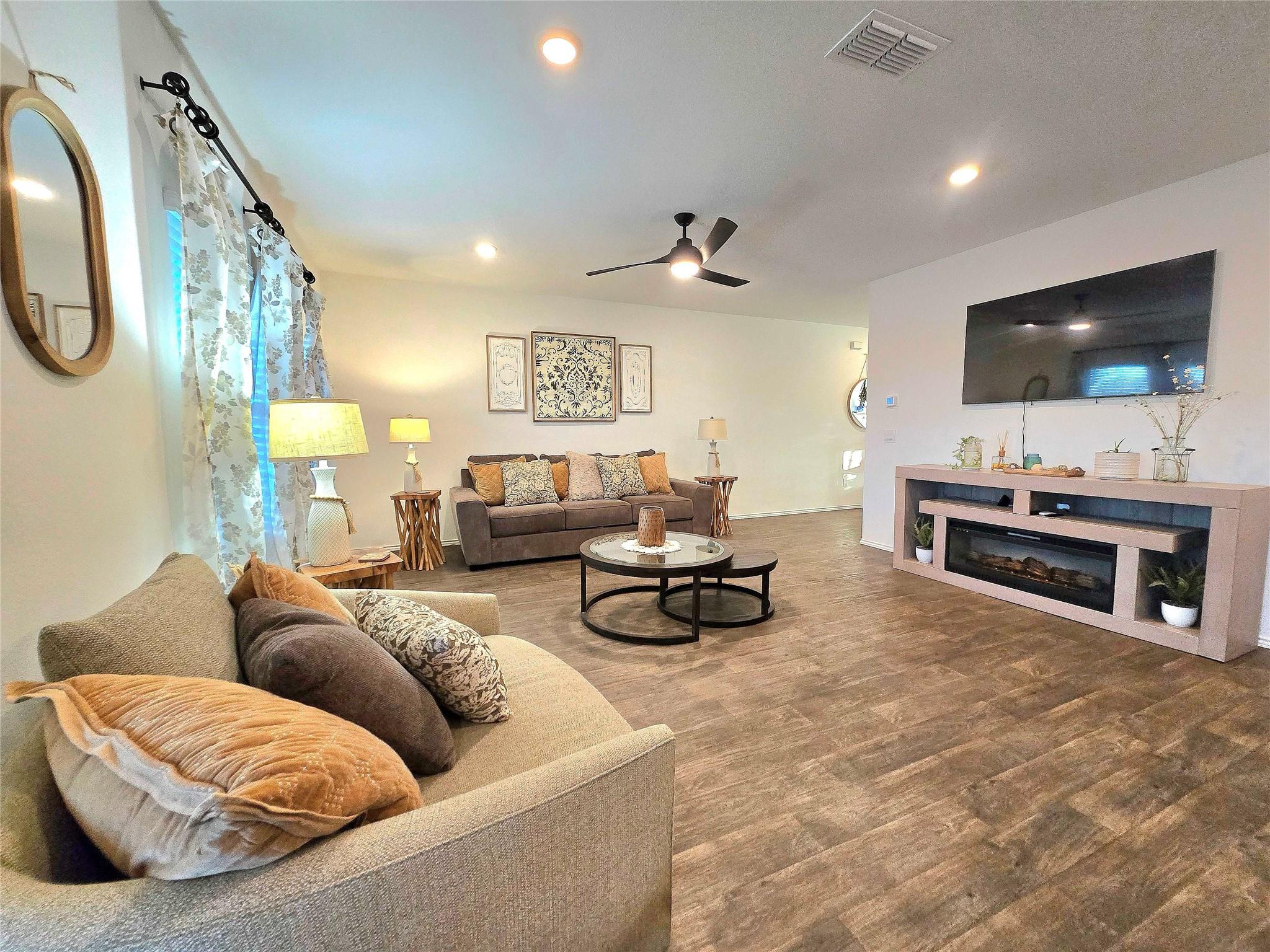 12419 Silversmith Ln Property Photo 38