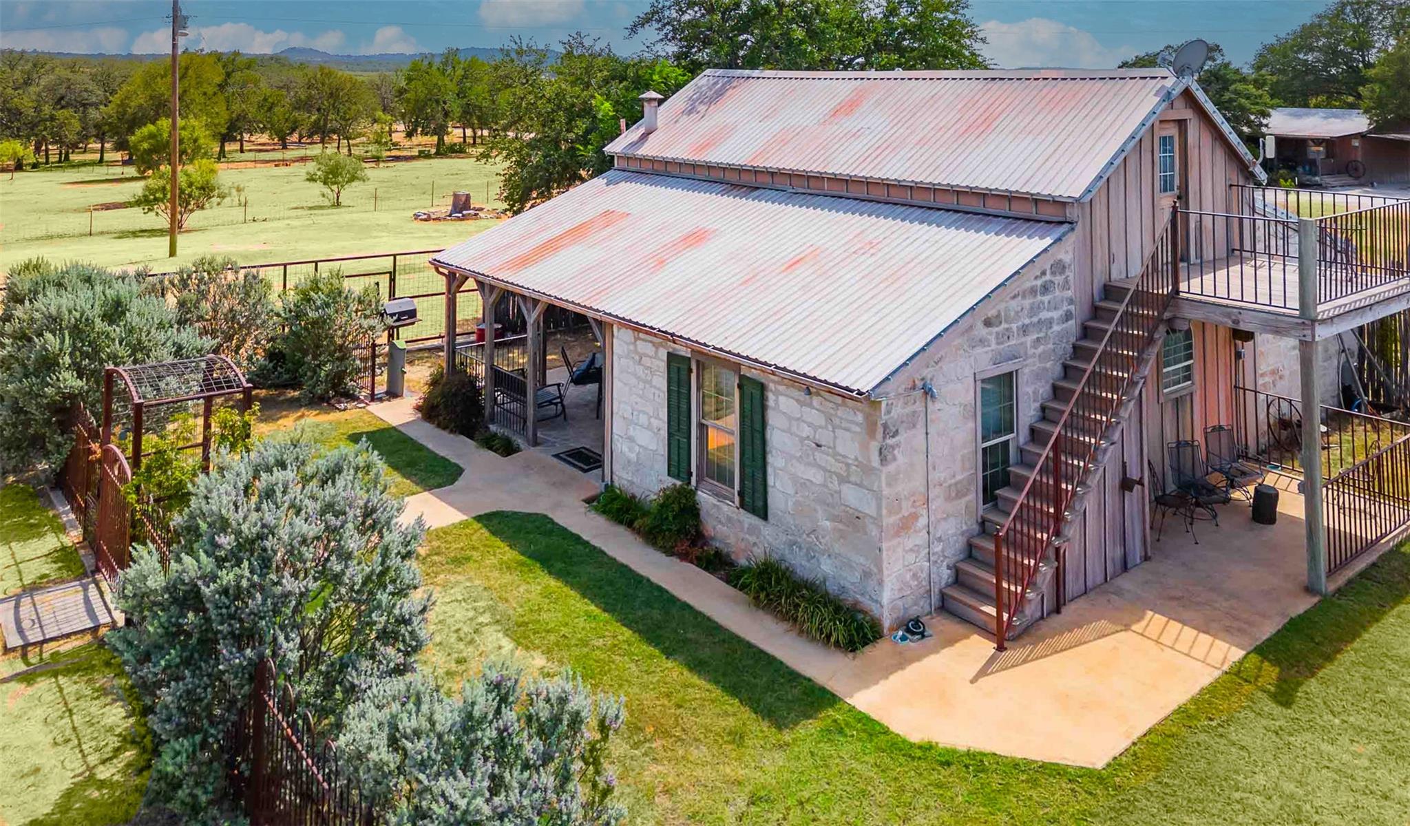 160 Glad Heart Trl Property Photo 3