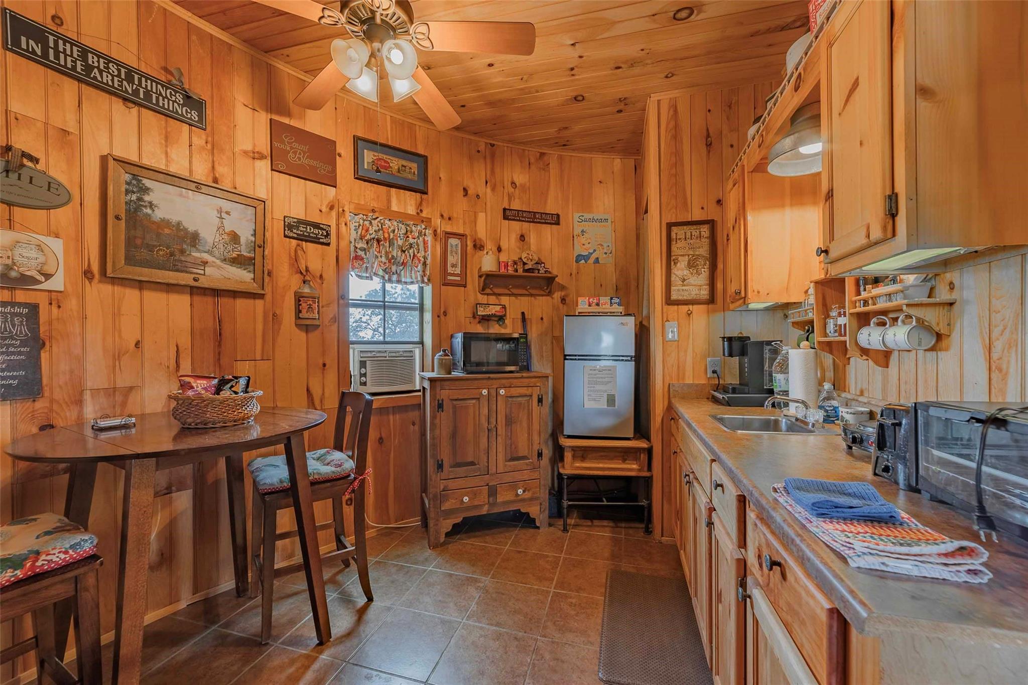160 Glad Heart Trl Property Photo 8