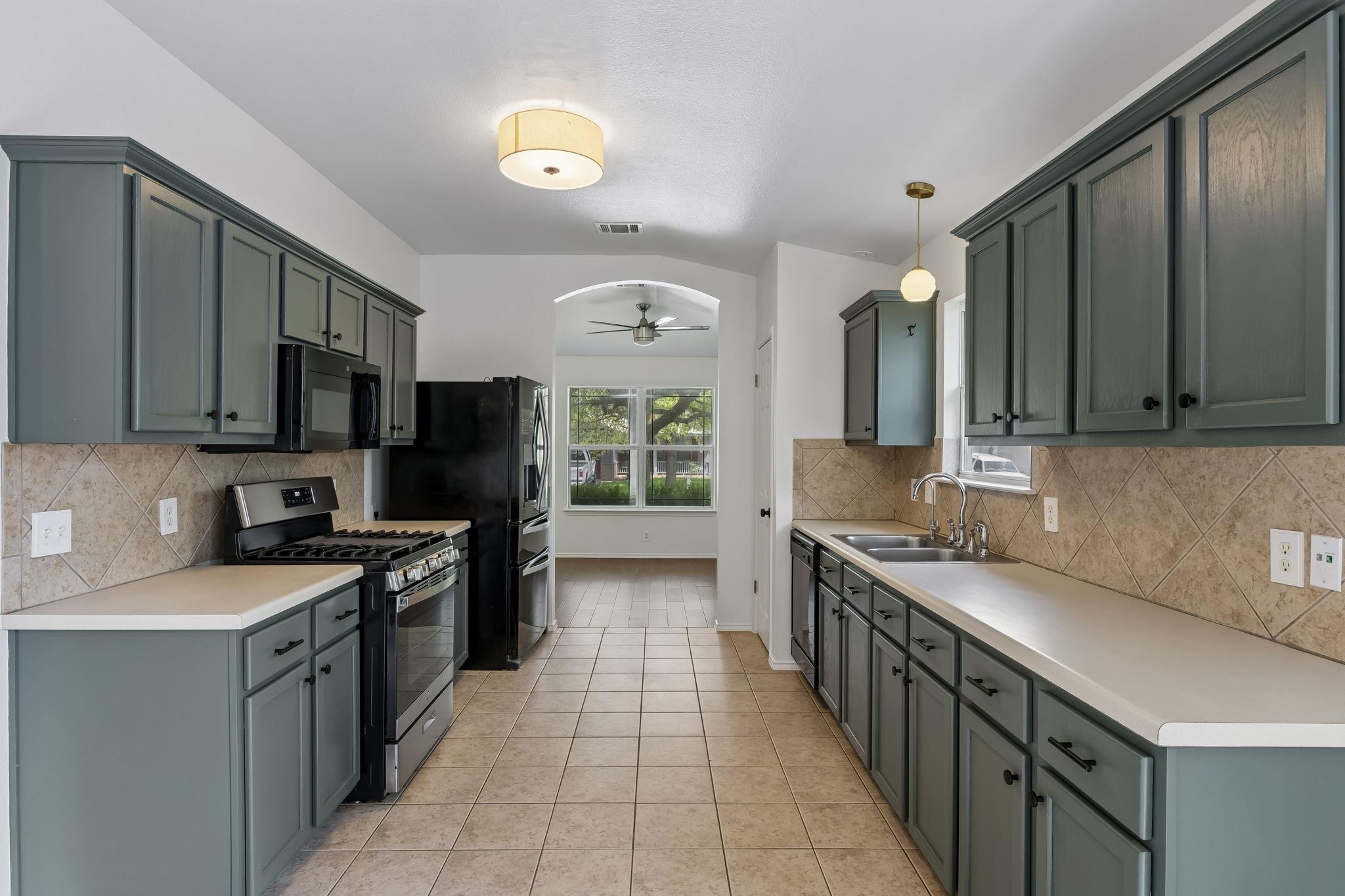4010 Louise Lee Dr Property Photo 7