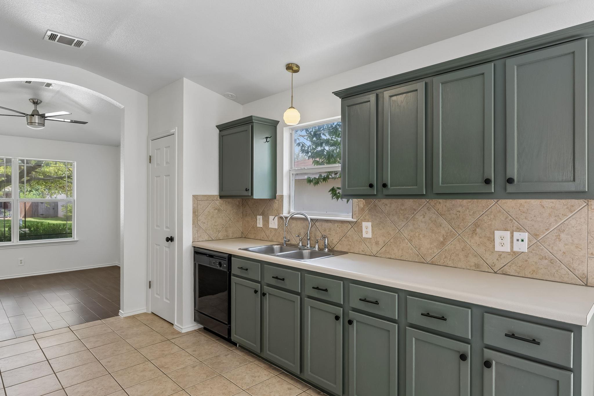 4010 Louise Lee Dr Property Photo 8