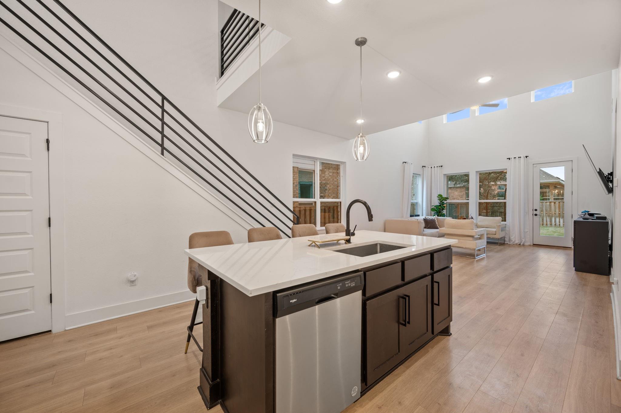 1329 Kneehigh Ln Property Photo 8