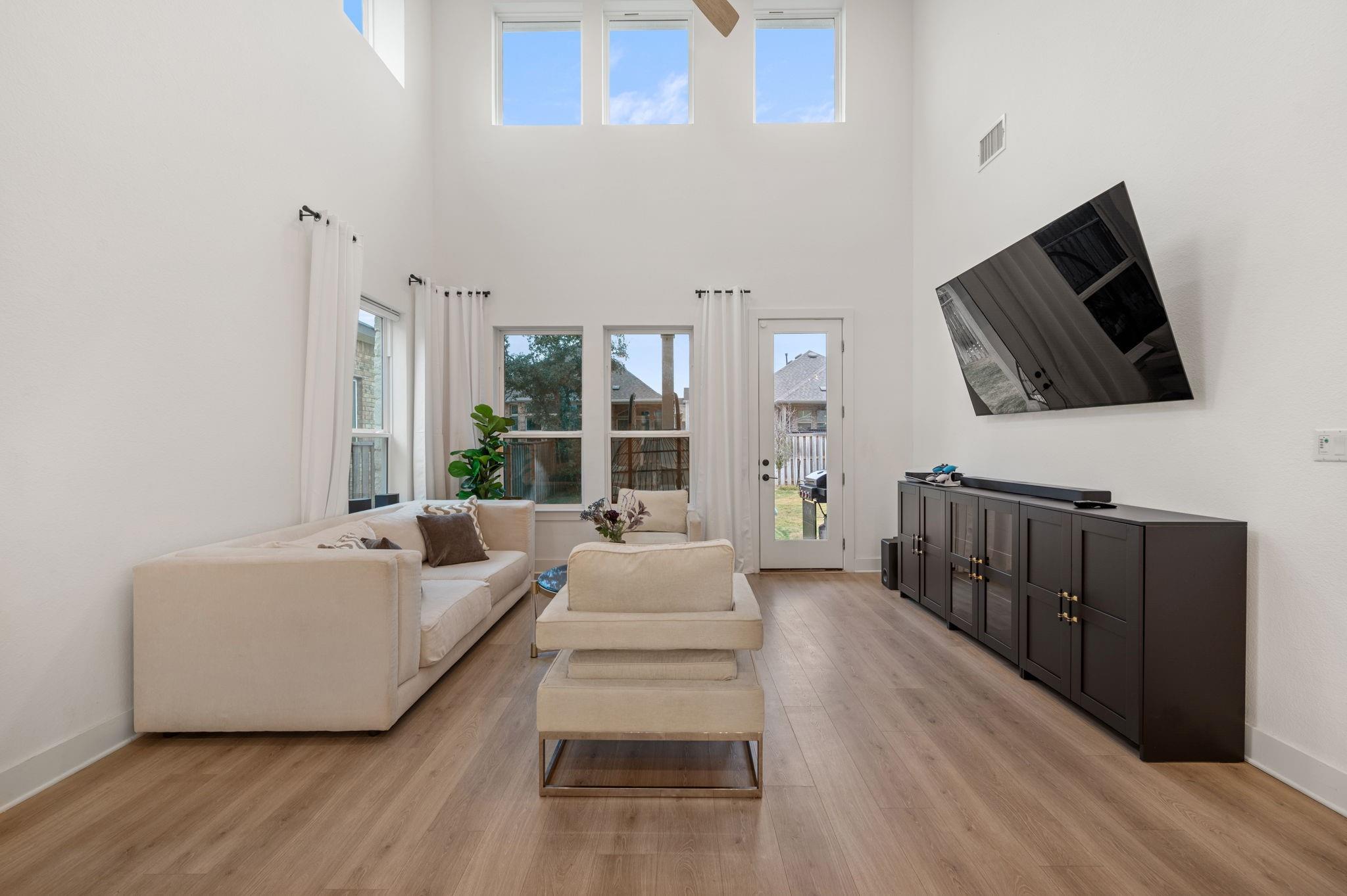 1329 Kneehigh Ln Property Photo 10