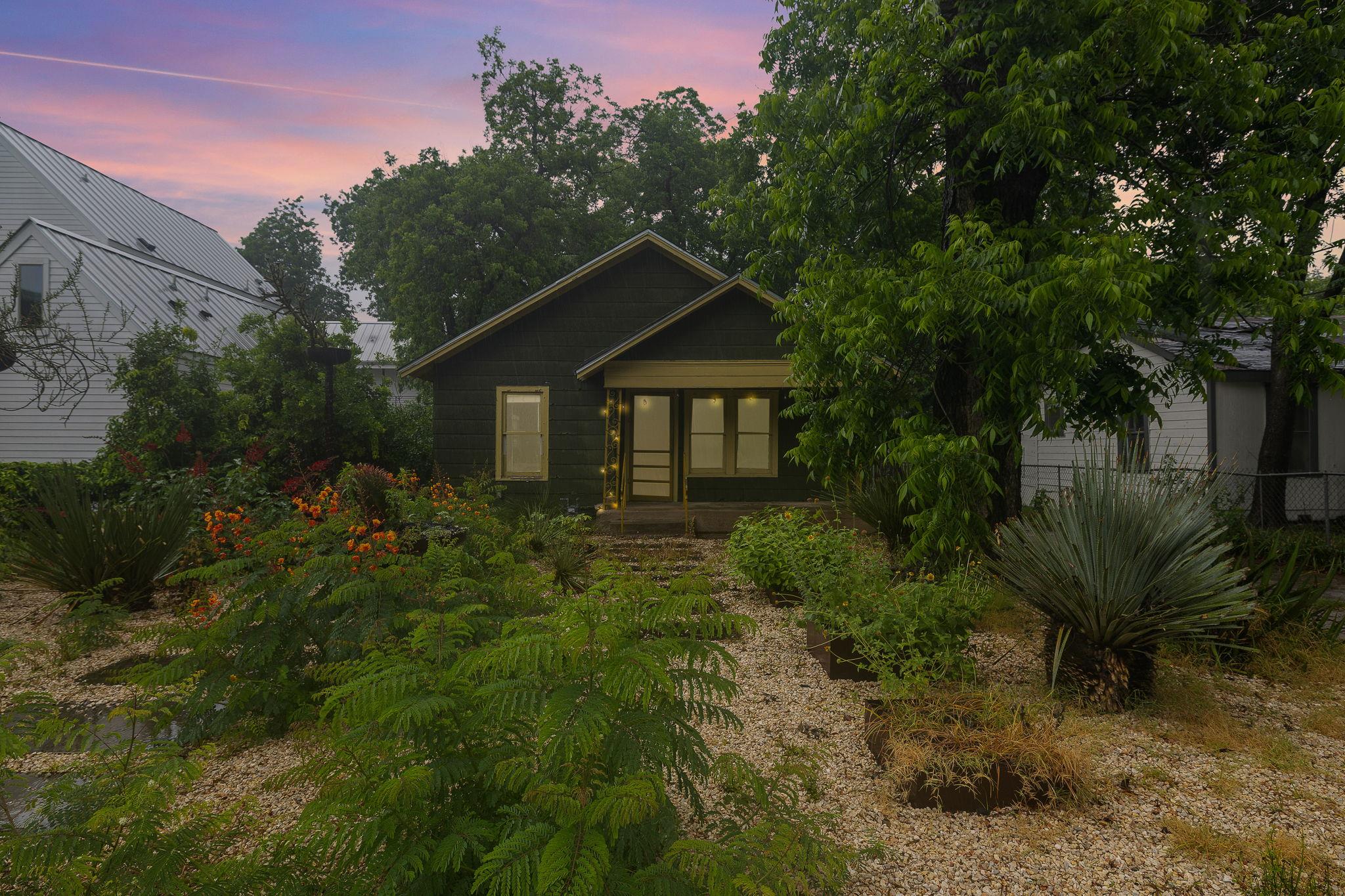 1710 Haskell St Property Photo 1