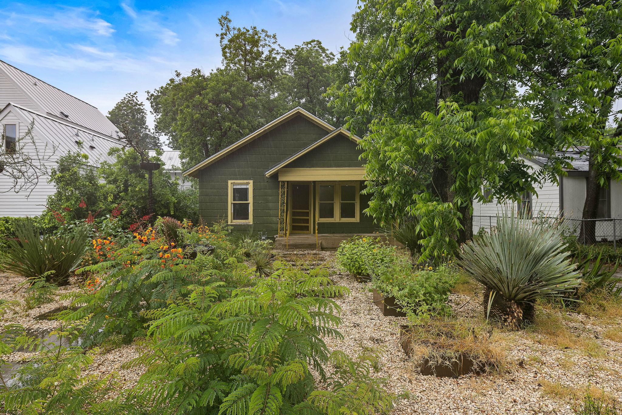 1710 Haskell St Property Photo 2