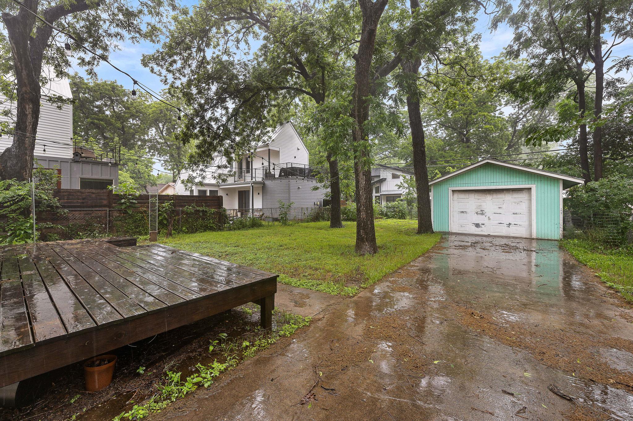 1710 Haskell St Property Photo 3
