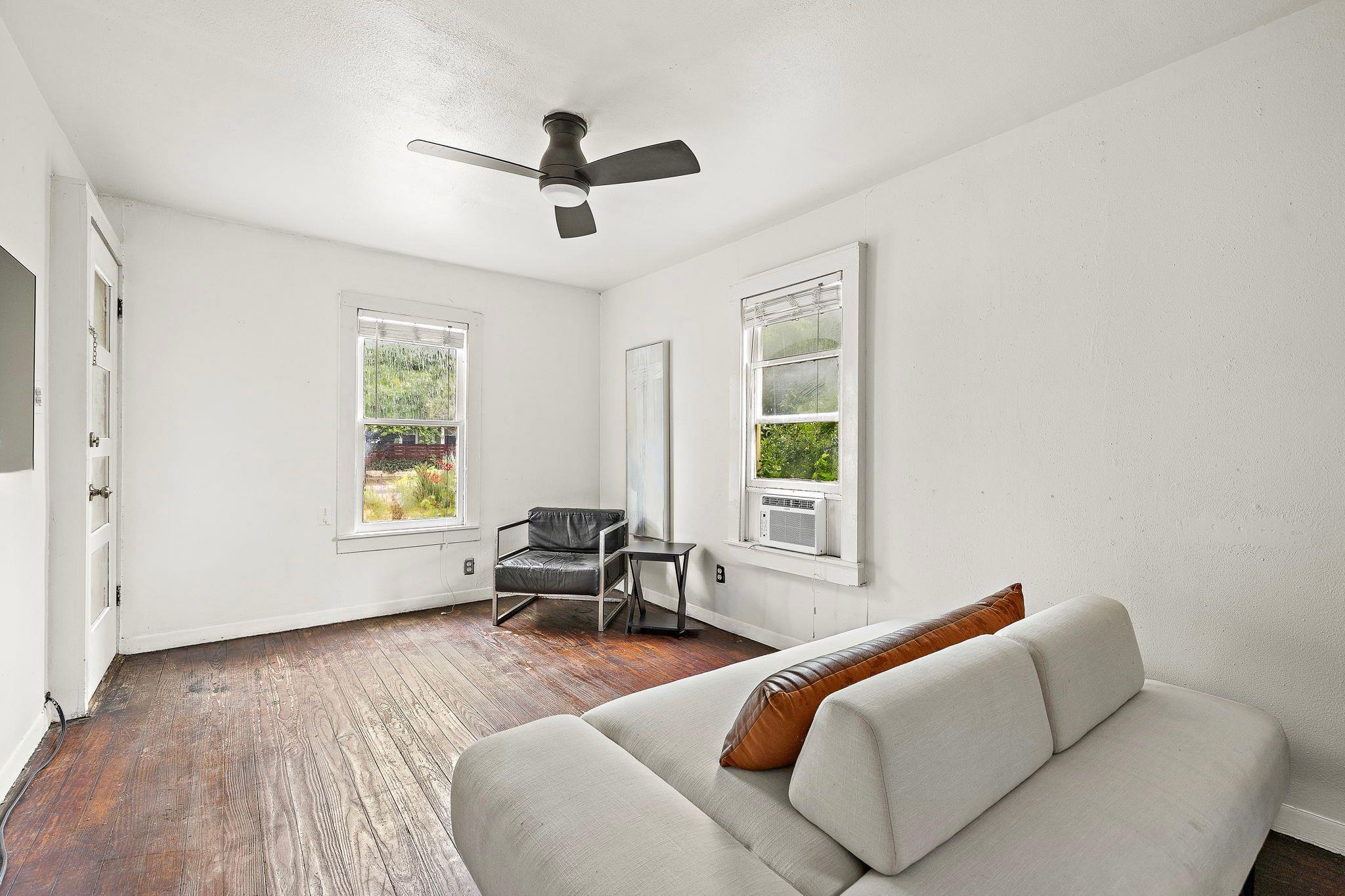 1710 Haskell St Property Photo 6
