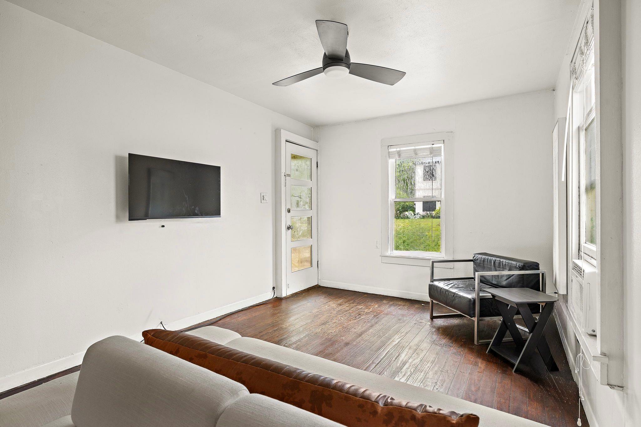 1710 Haskell St Property Photo 7