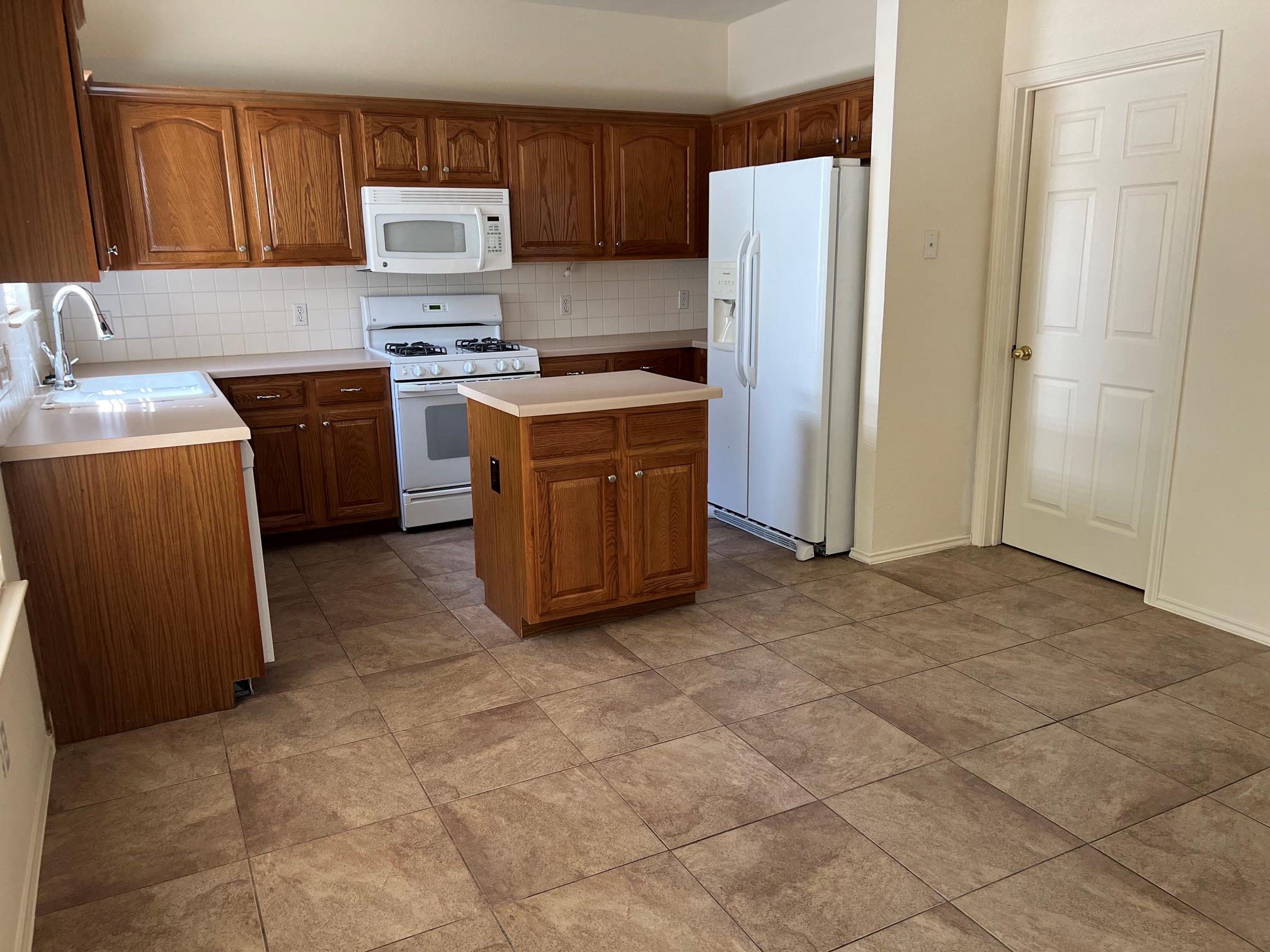 8326 Alvin High Ln Property Photo 5