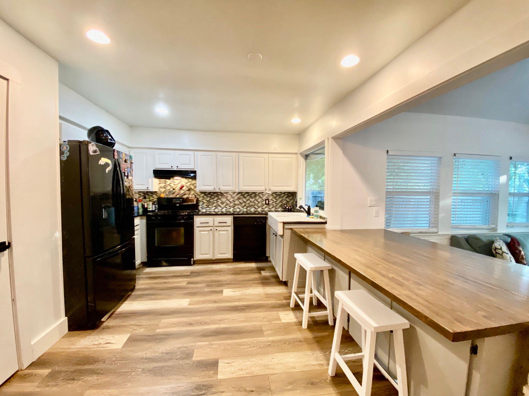 7302 Shadywood Dr Property Photo 3