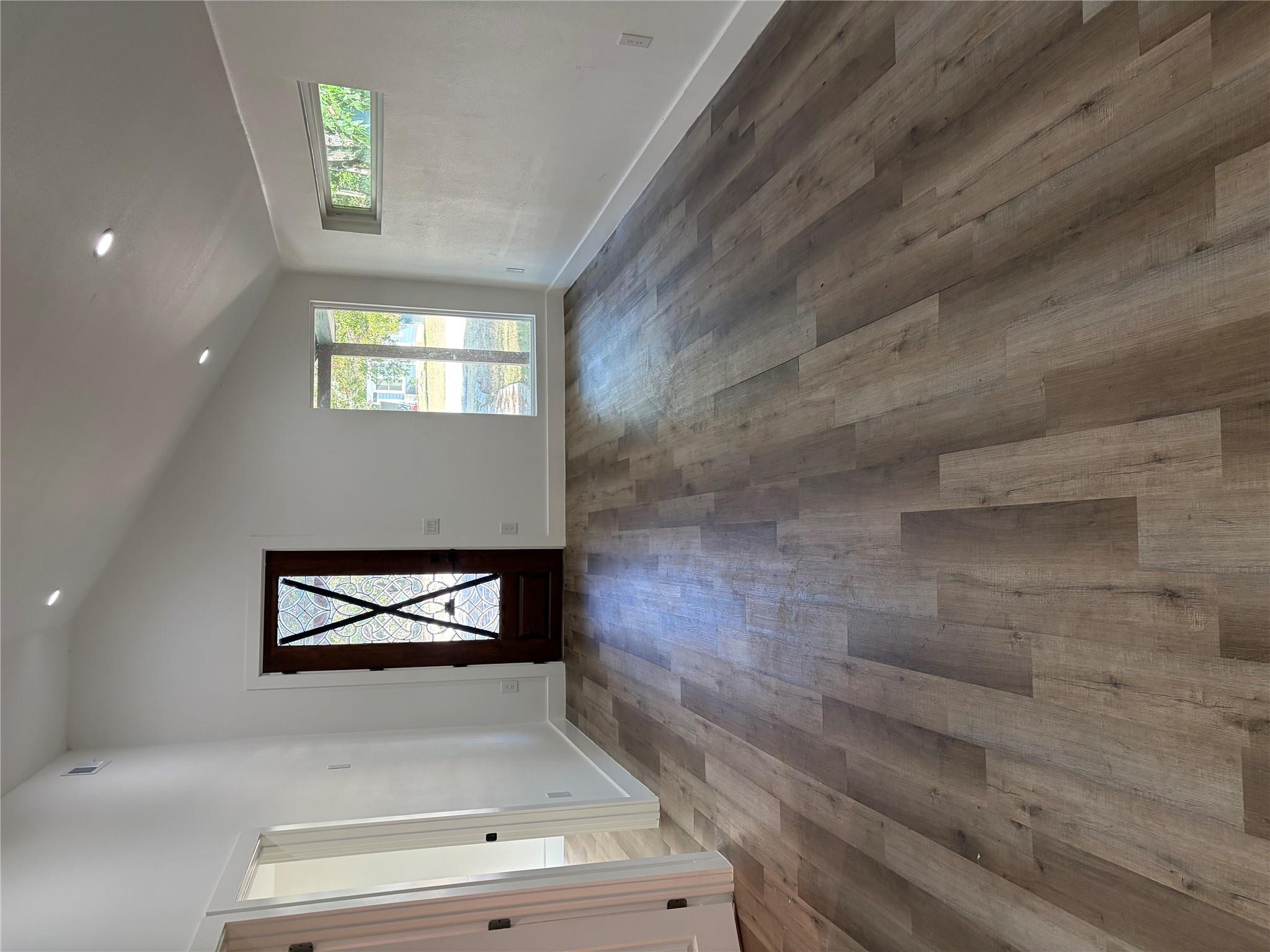 545 W Vaughan St Property Photo 4