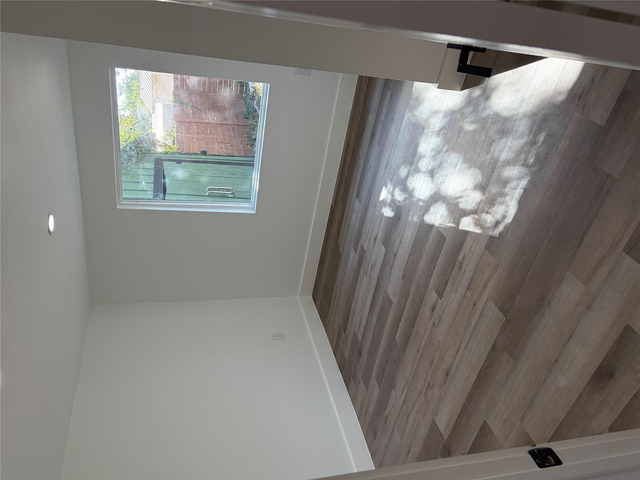 545 W Vaughan St Property Photo 8