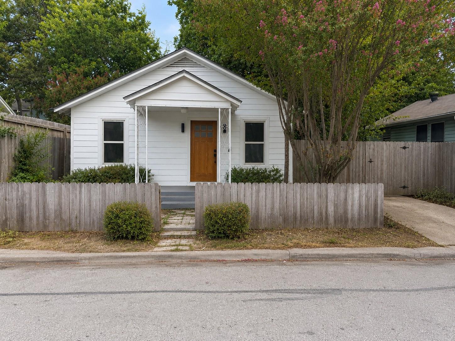 2404 Santa Rita St Property Photo 1