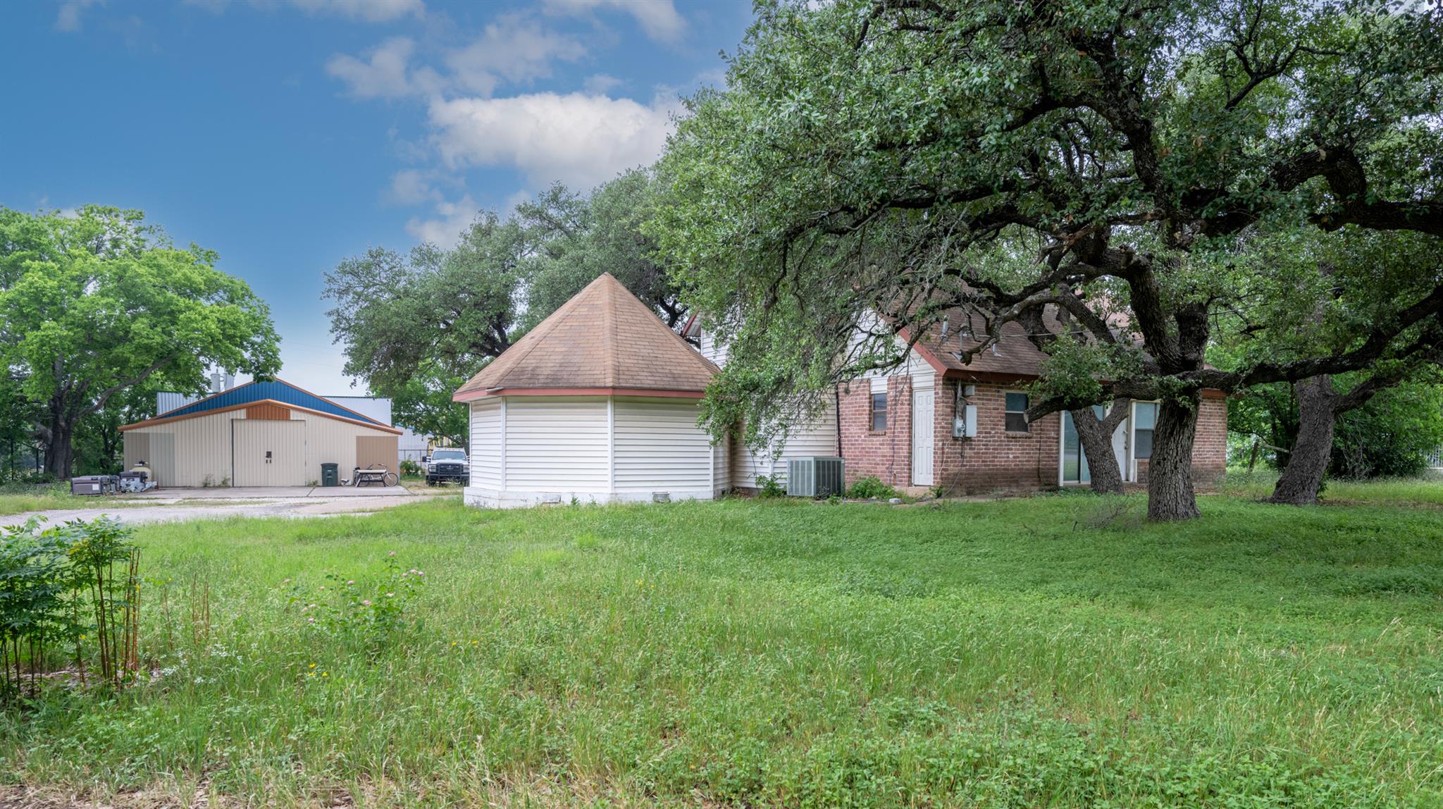 1107 Leander Dr Property Photo 5