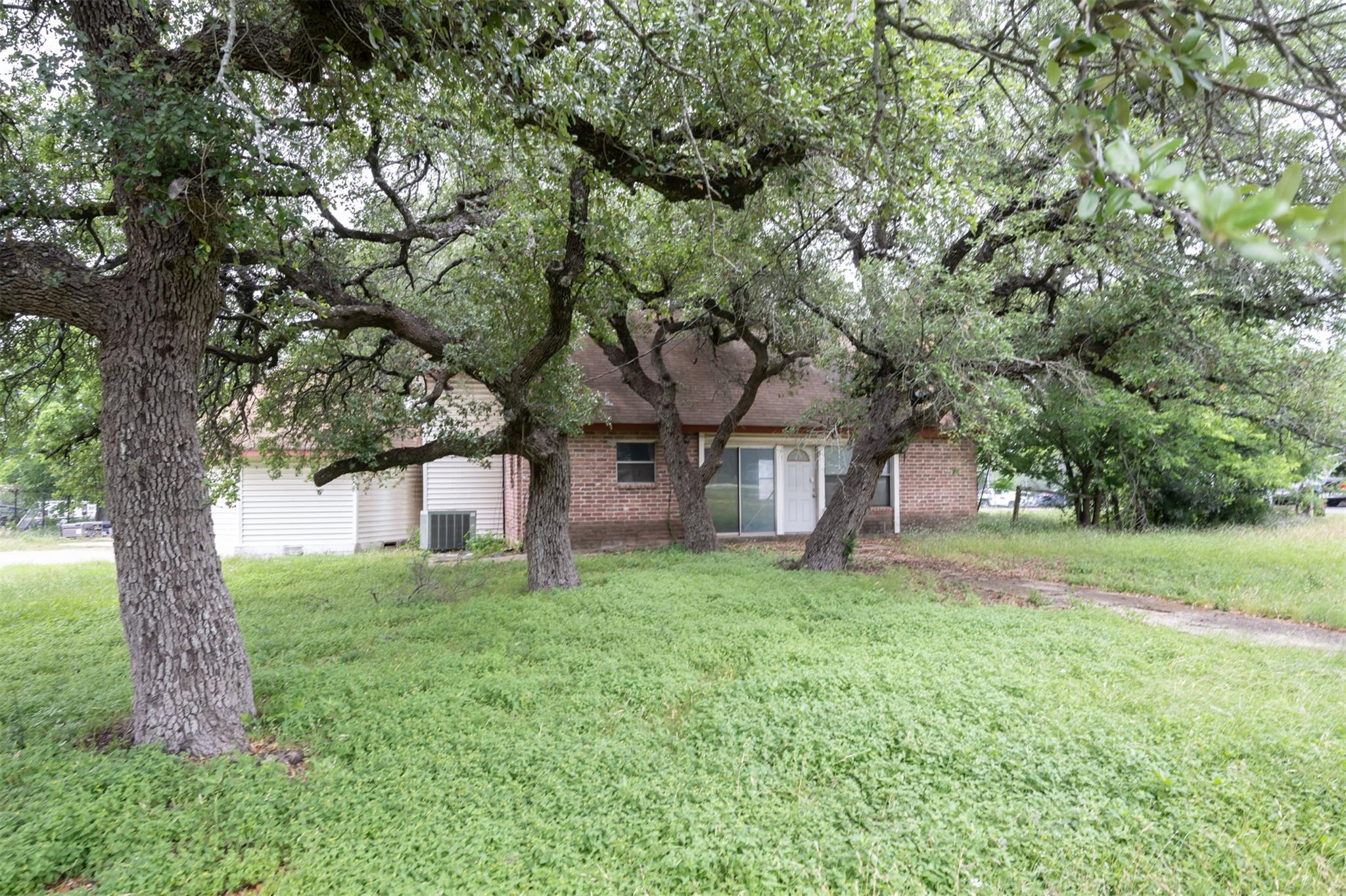 1107 Leander Dr Property Photo 6