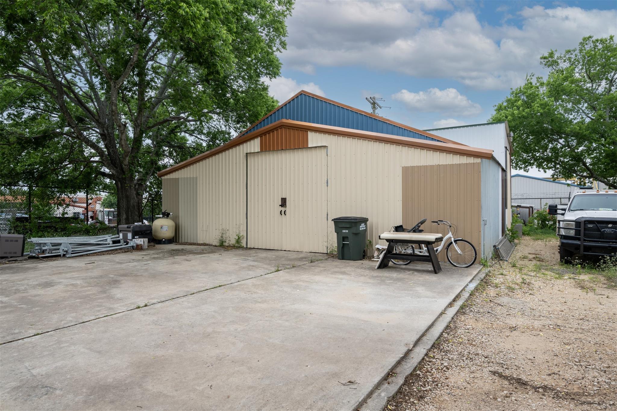 1107 Leander Dr Property Photo 7