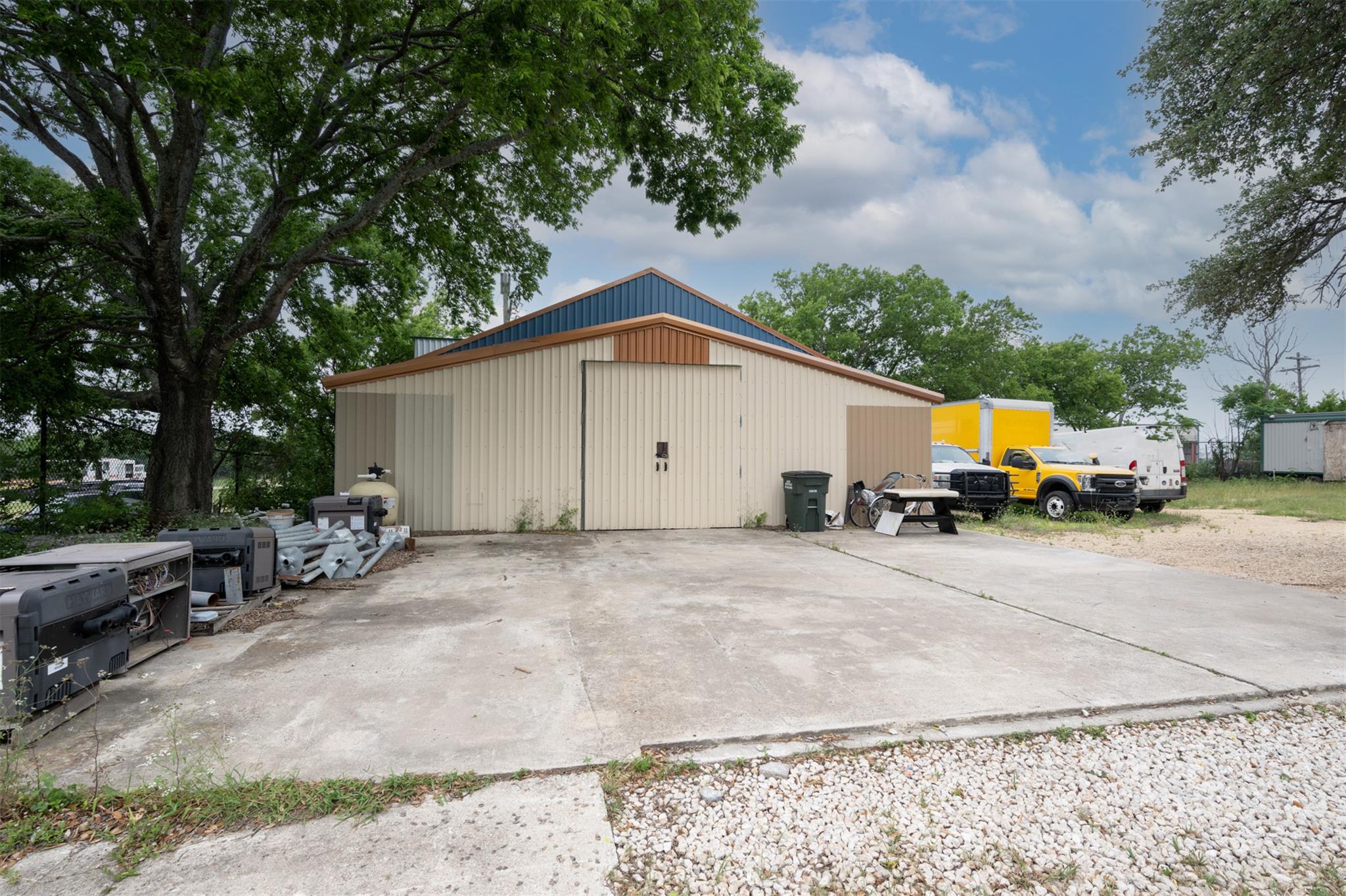 1107 Leander Dr Property Photo 8
