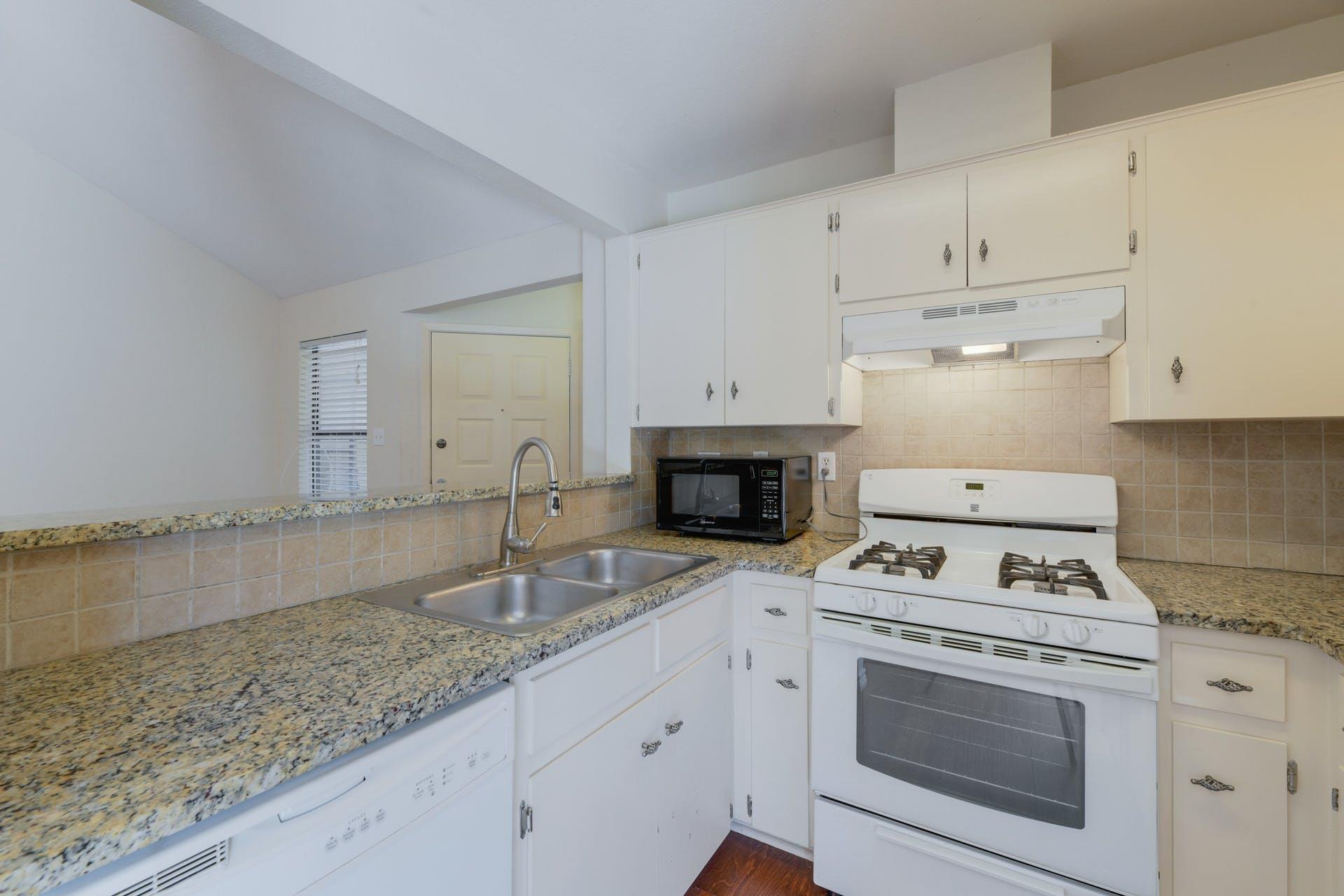 1802 Rawhide Dr #b Property Photo 4