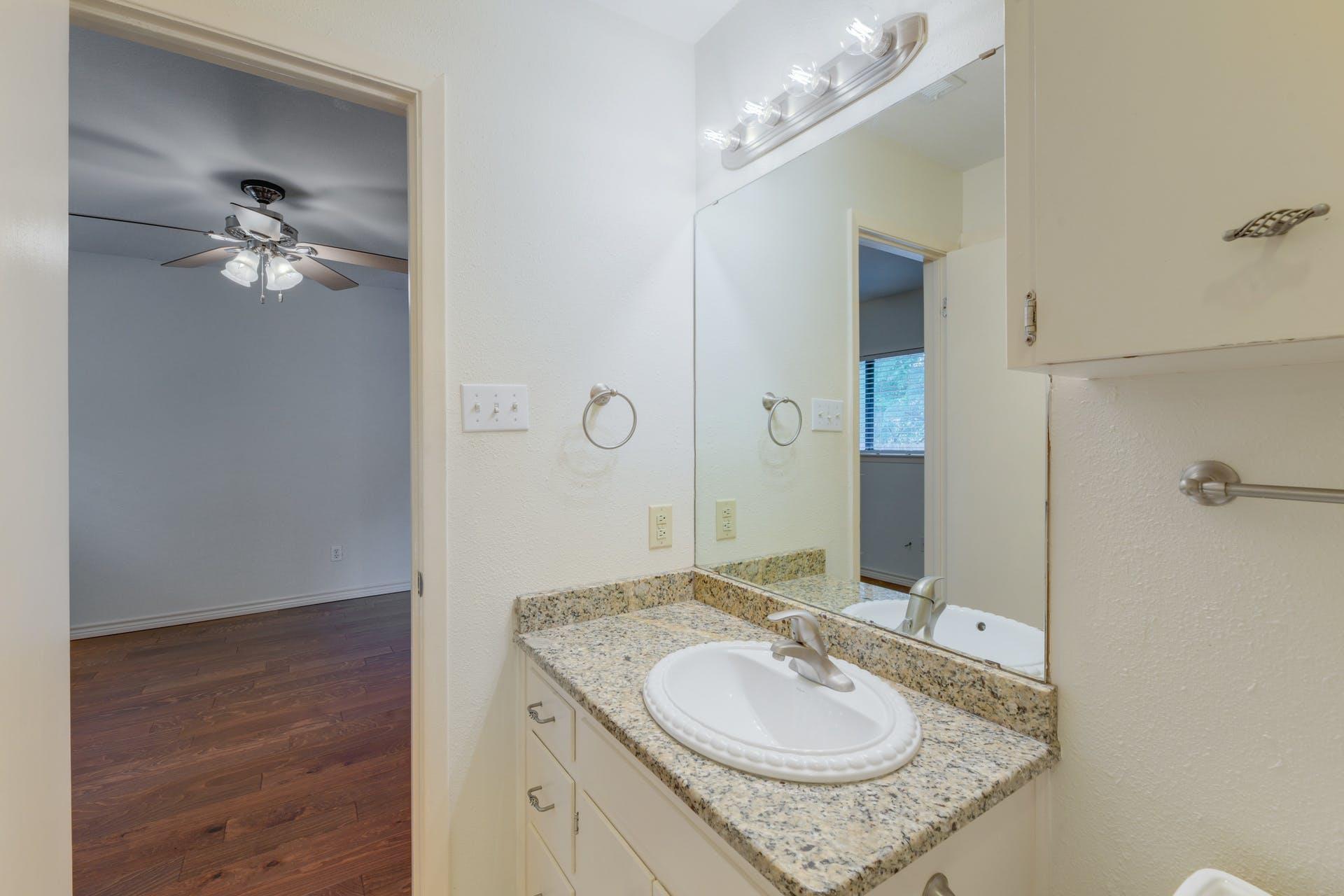 1802 Rawhide Dr #b Property Photo 11