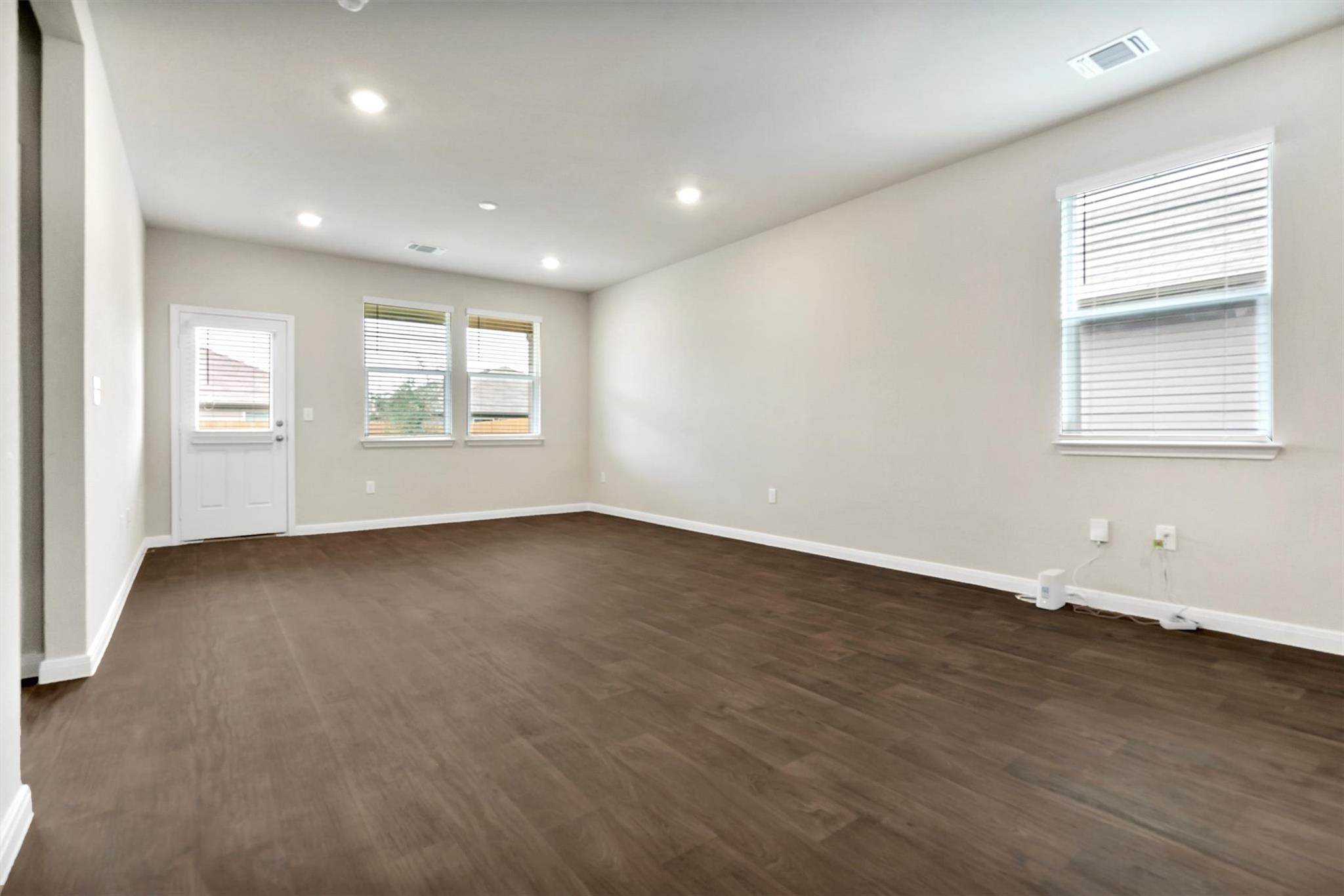 2909 Tweedy Trl Property Photo 7