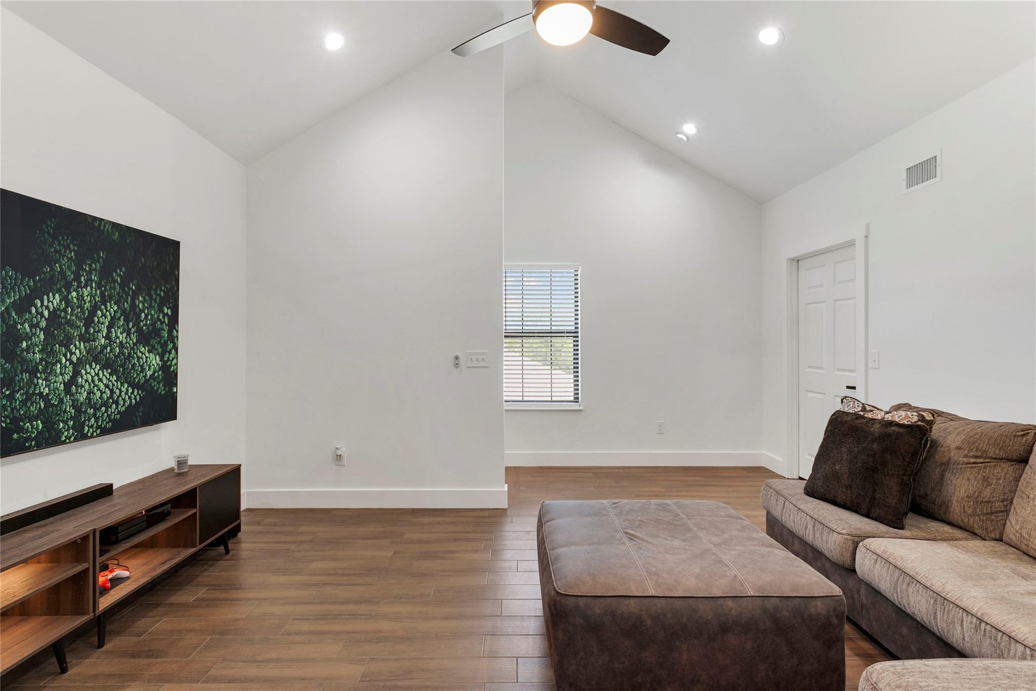 839 Cypress Ln Property Photo 24