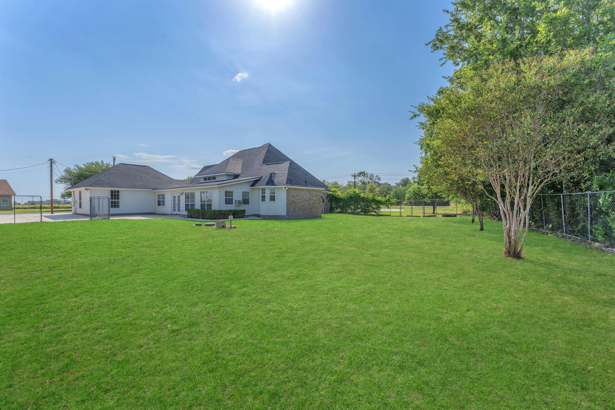 3424 S Old Bastrop Hwy Property Photo 6