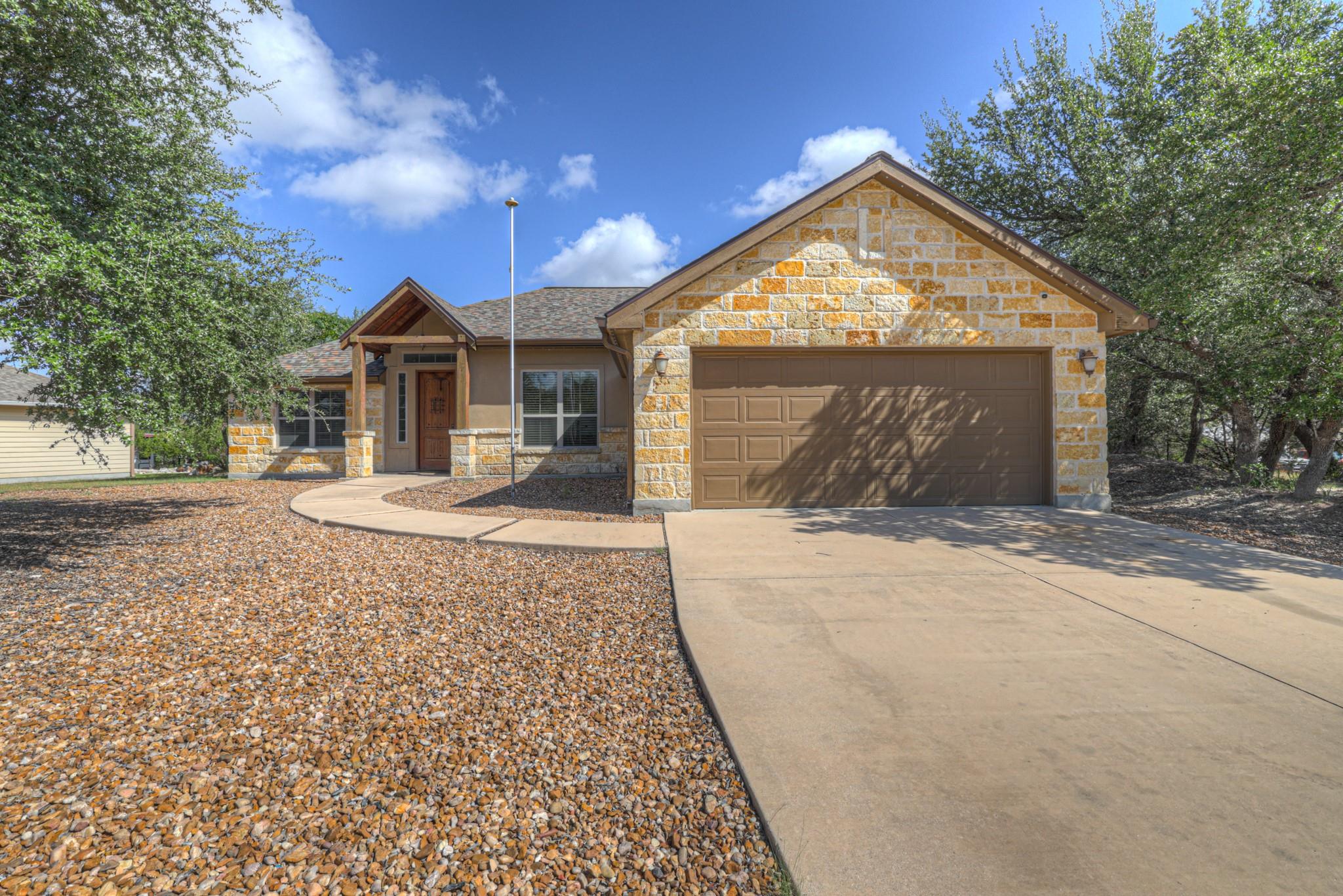 1184 Summit Blf Property Photo 1