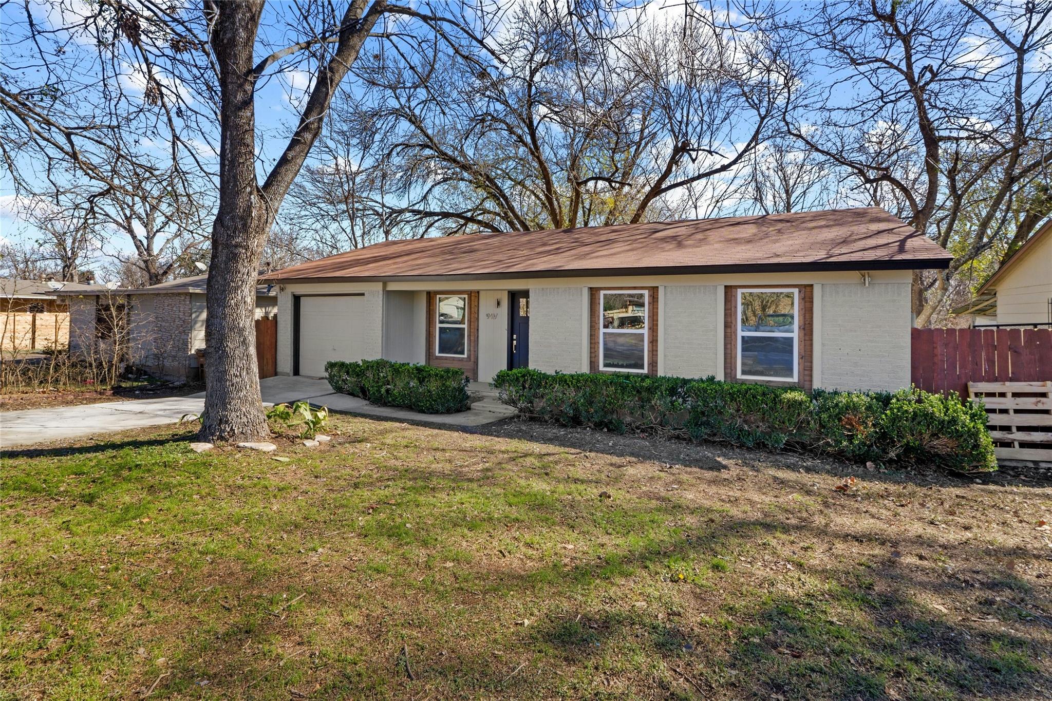 9417 N Creek Dr Property Photo