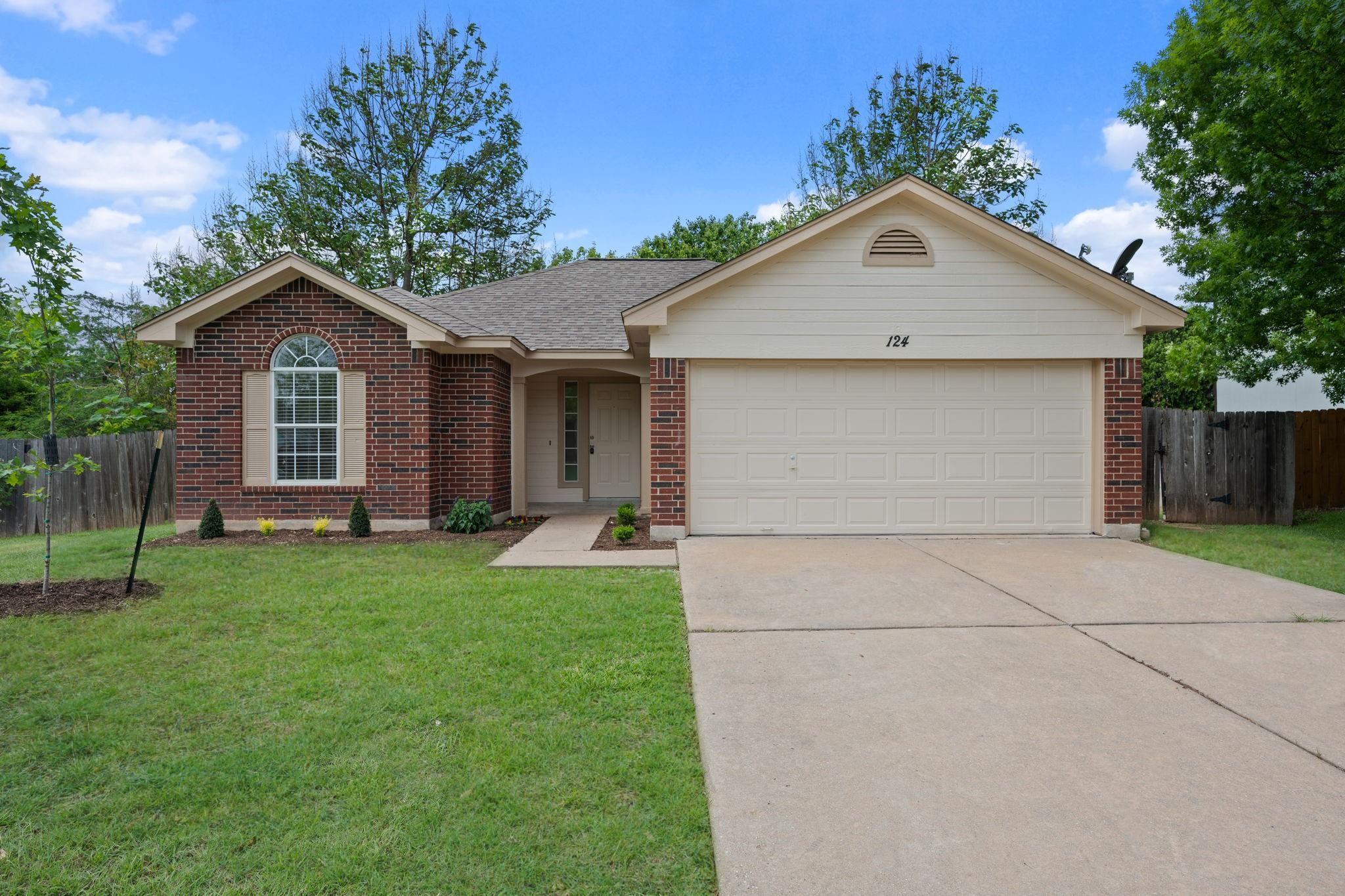 124 Azalea Dr Property Photo