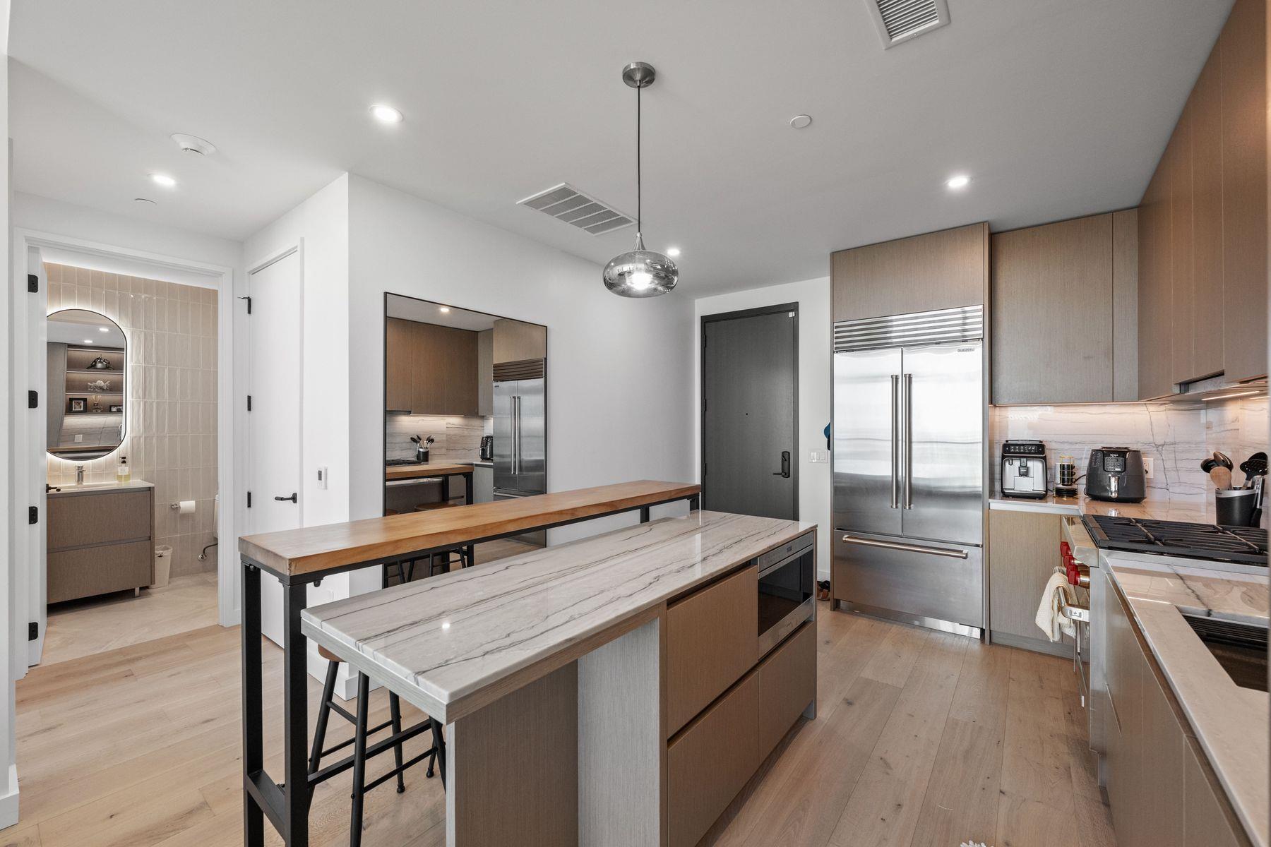 610 Davis St #3805 Property Photo 8
