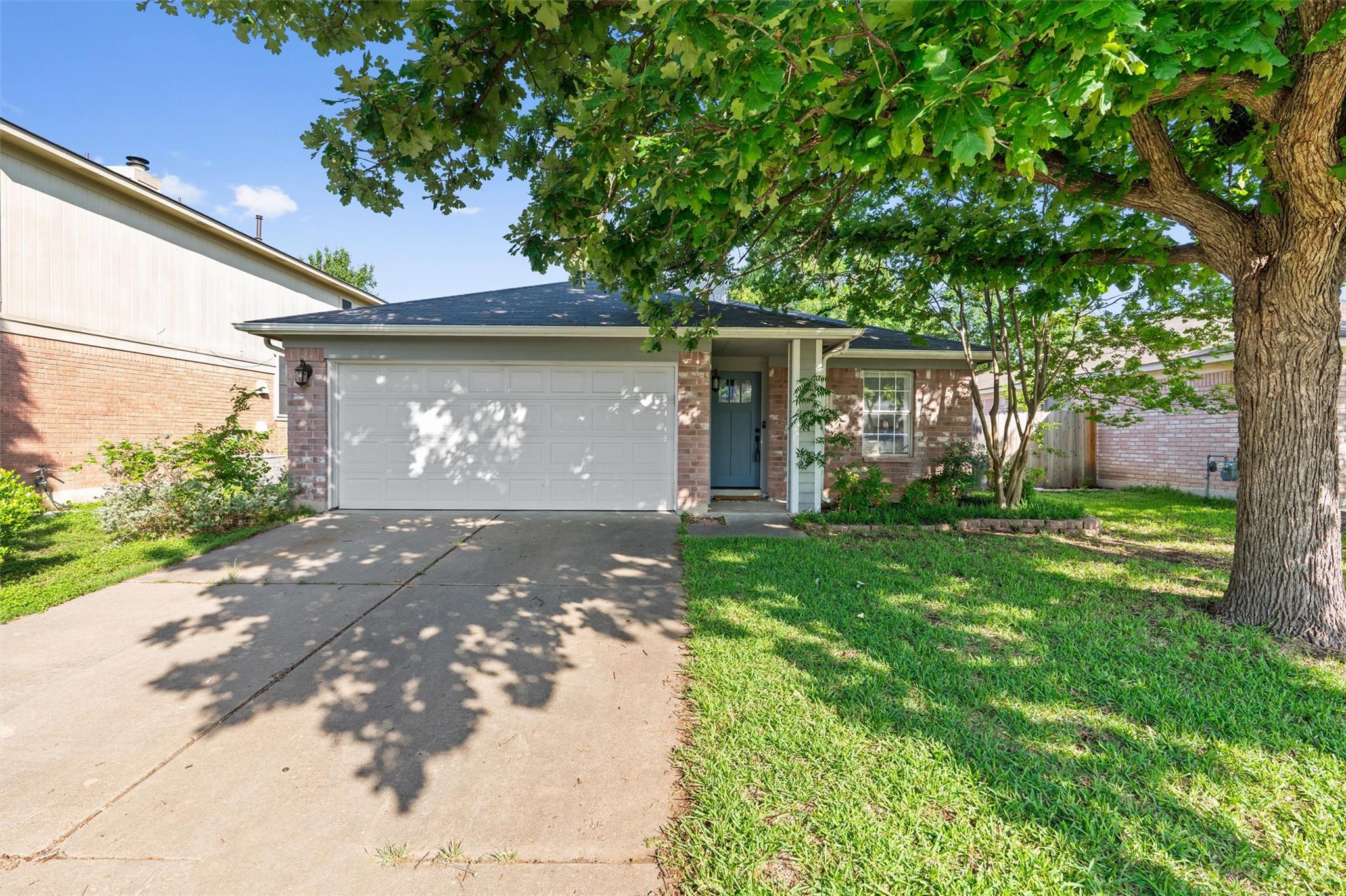 1102 Hughmont Dr Property Photo