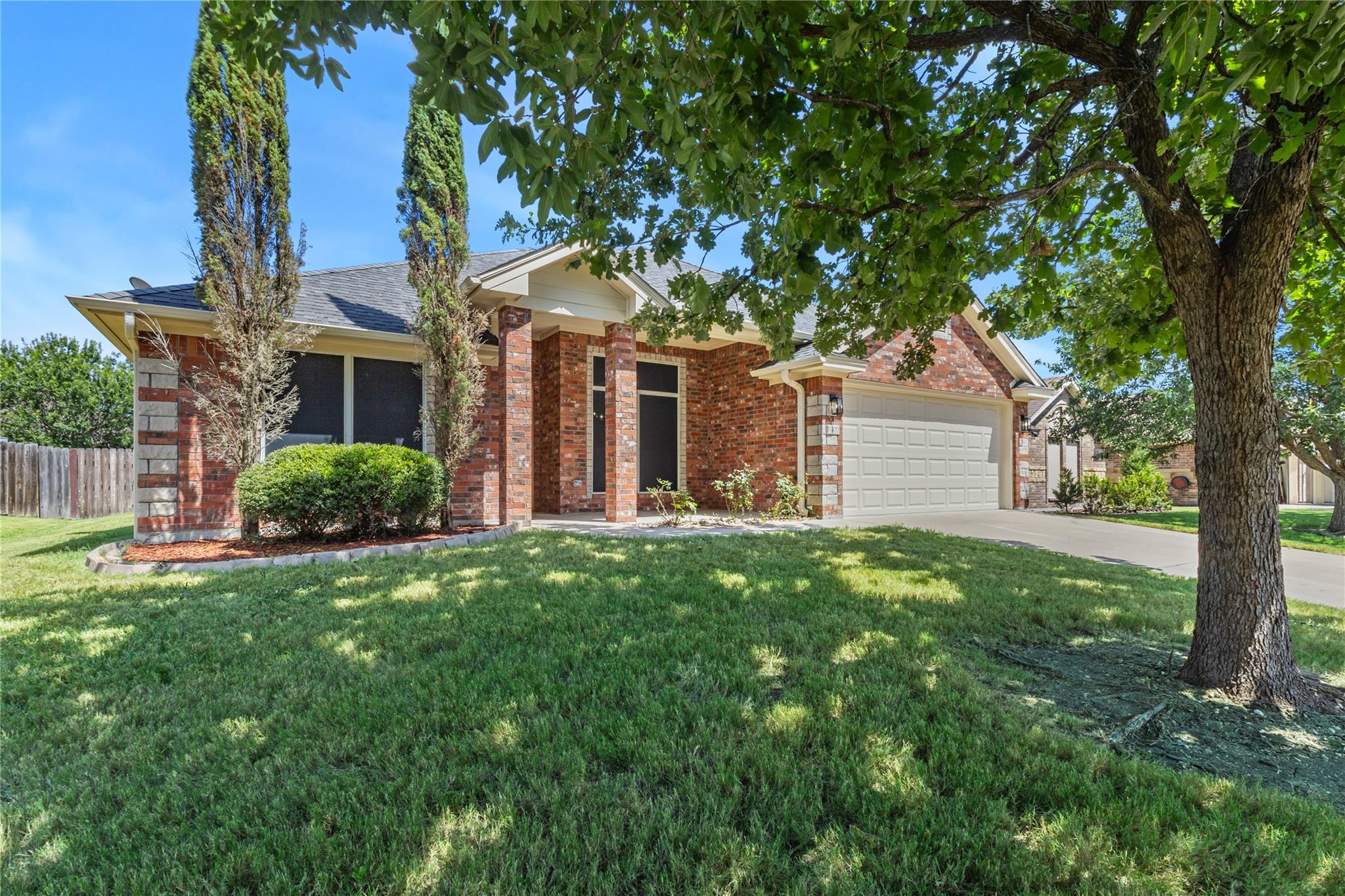 1907 Guinevere Ln Property Photo 1
