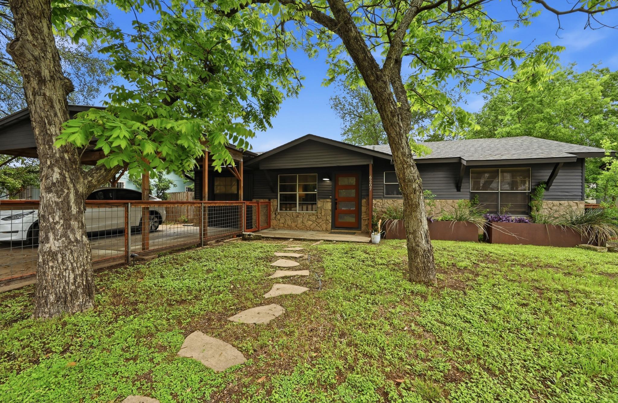 6207 Hickman Ave Property Photo 1