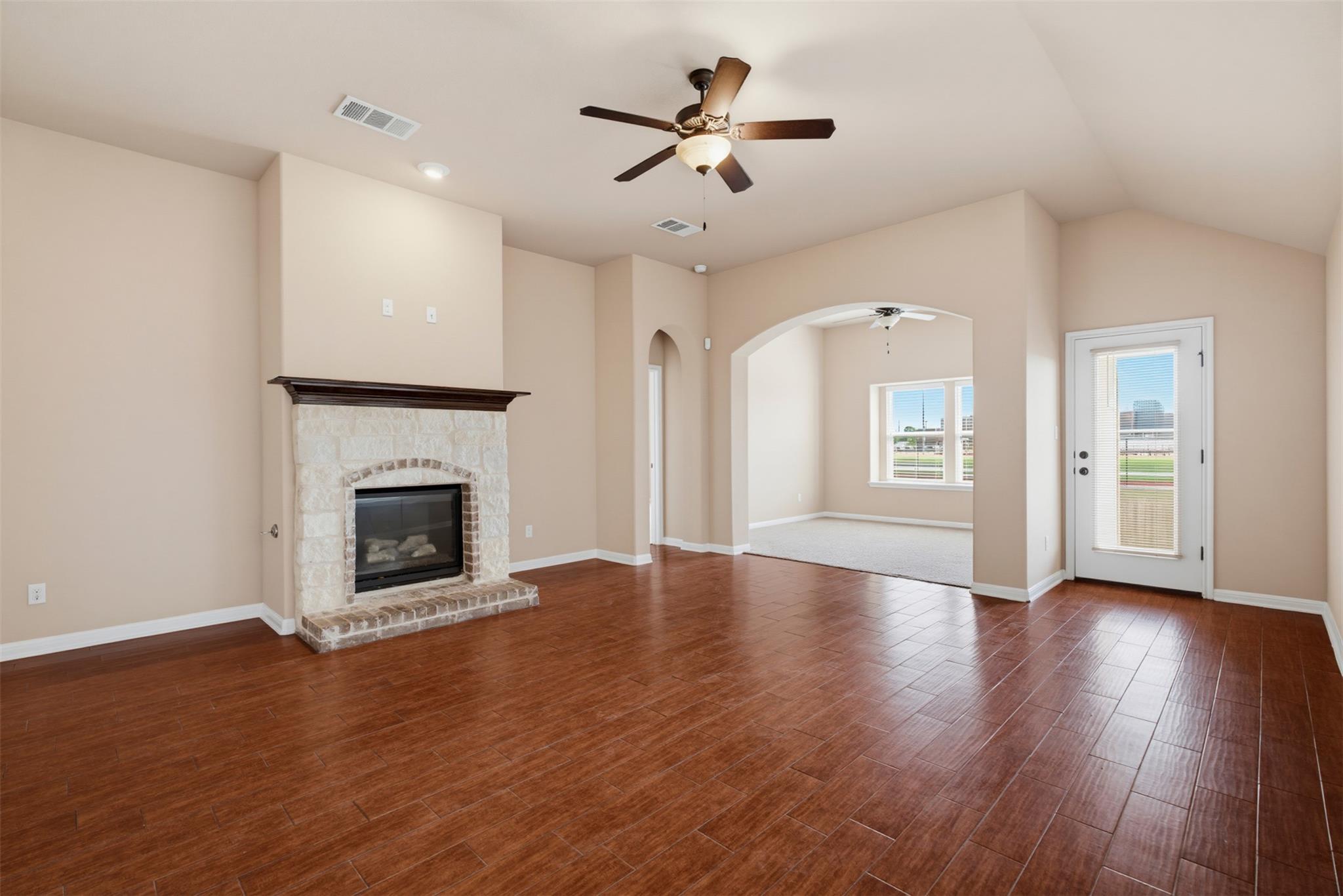 6033 Roma St Property Photo 9