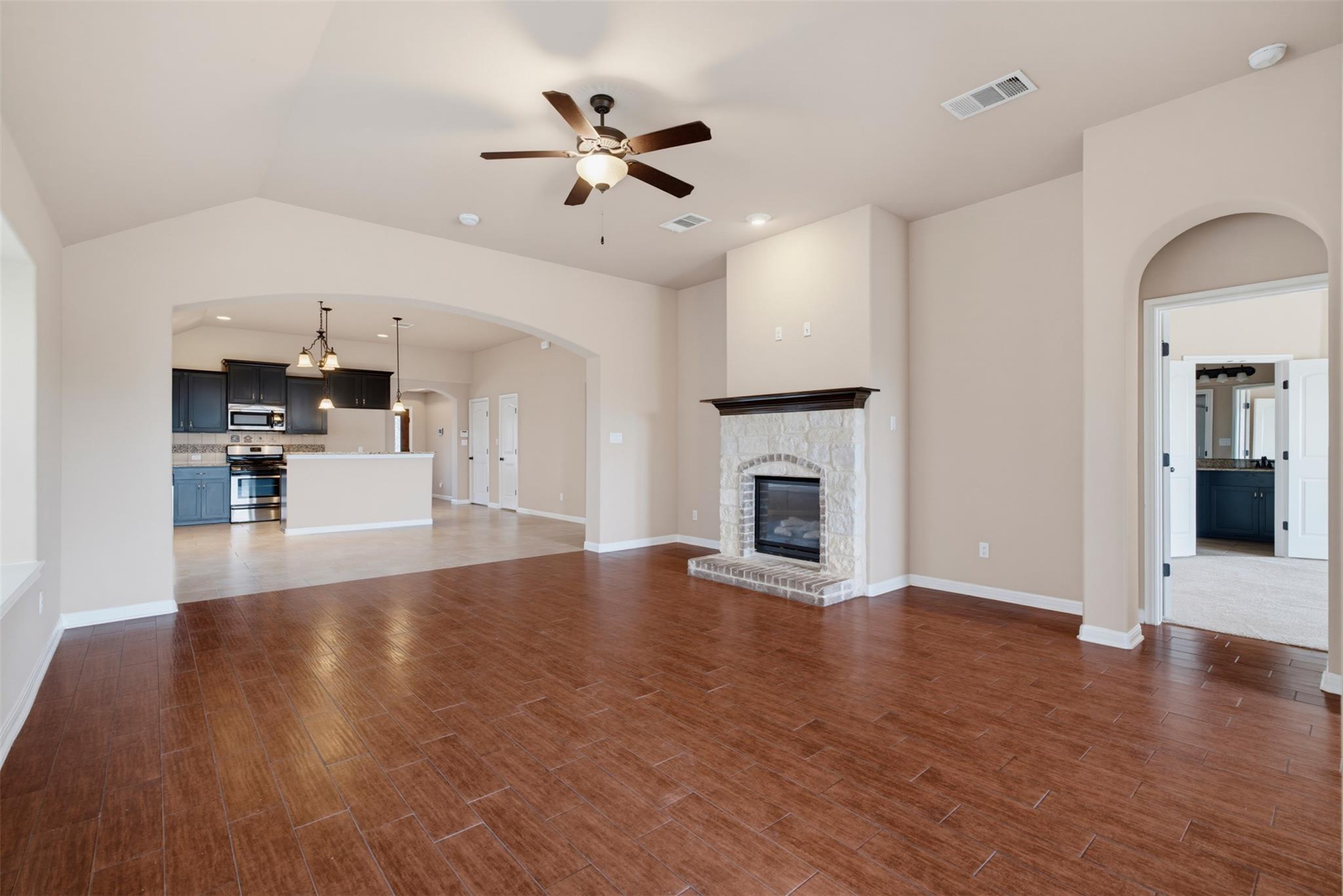 6033 Roma St Property Photo 10