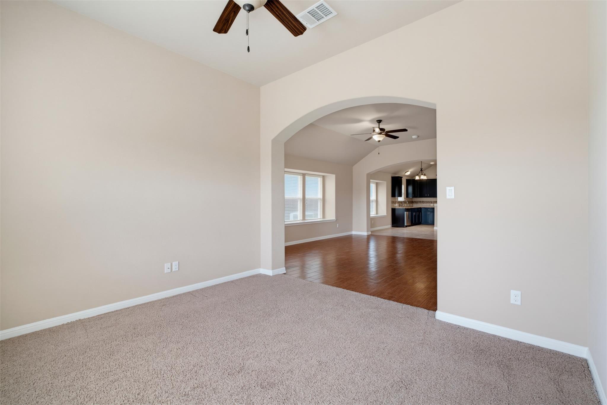 6033 Roma St Property Photo 12