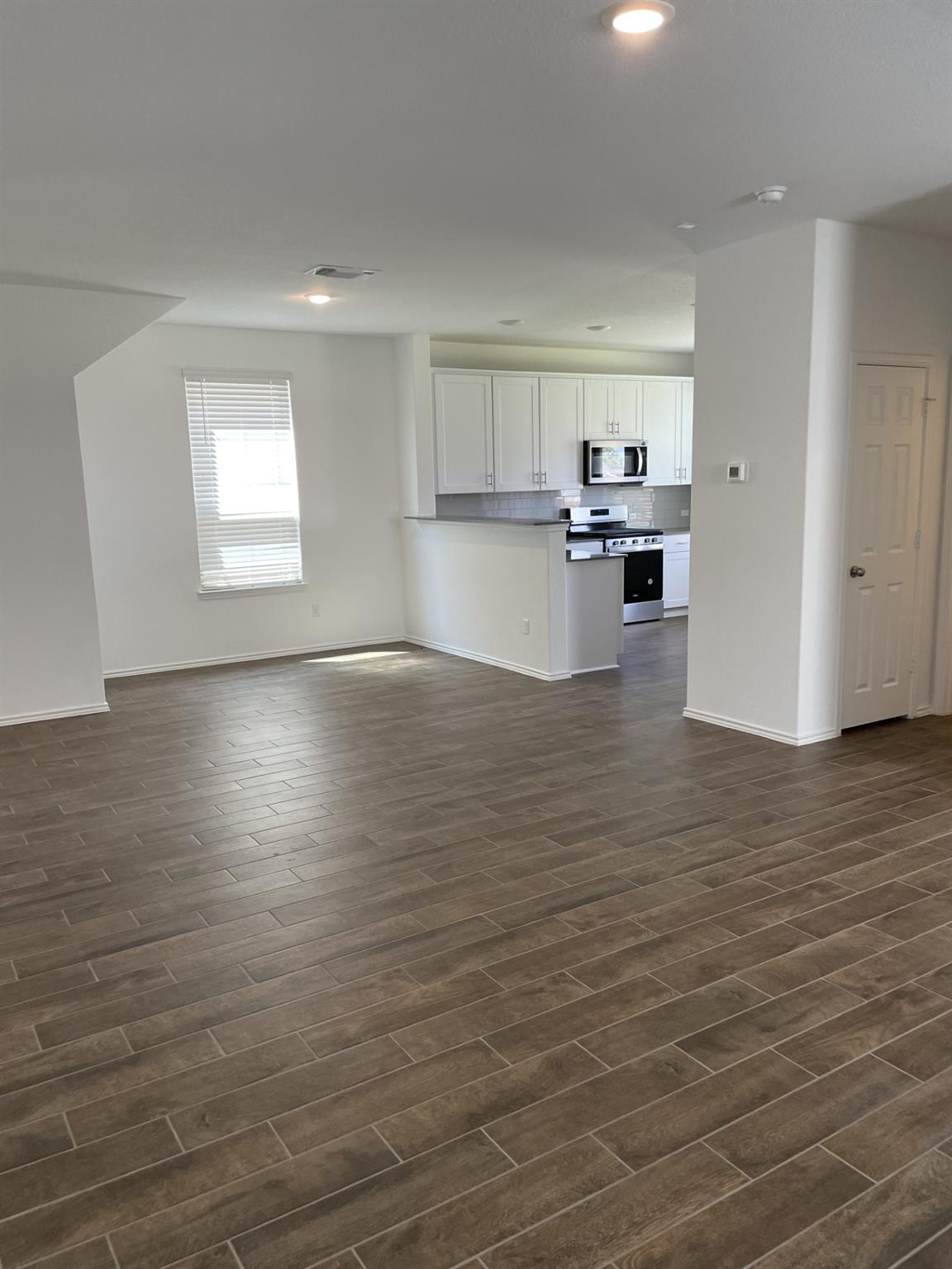 448 Pickrell Loop Property Photo 3