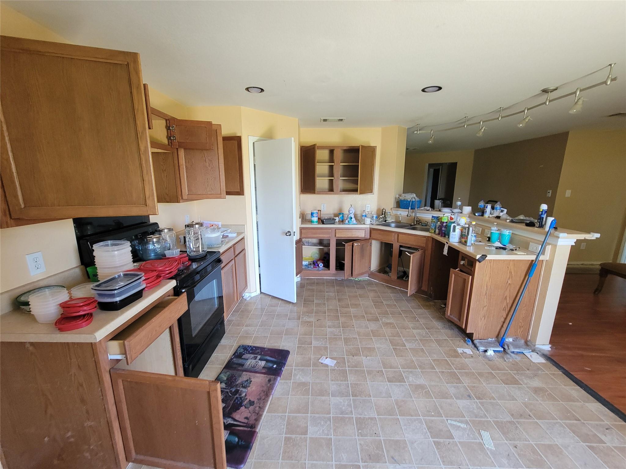 407 Saul St Property Photo 2