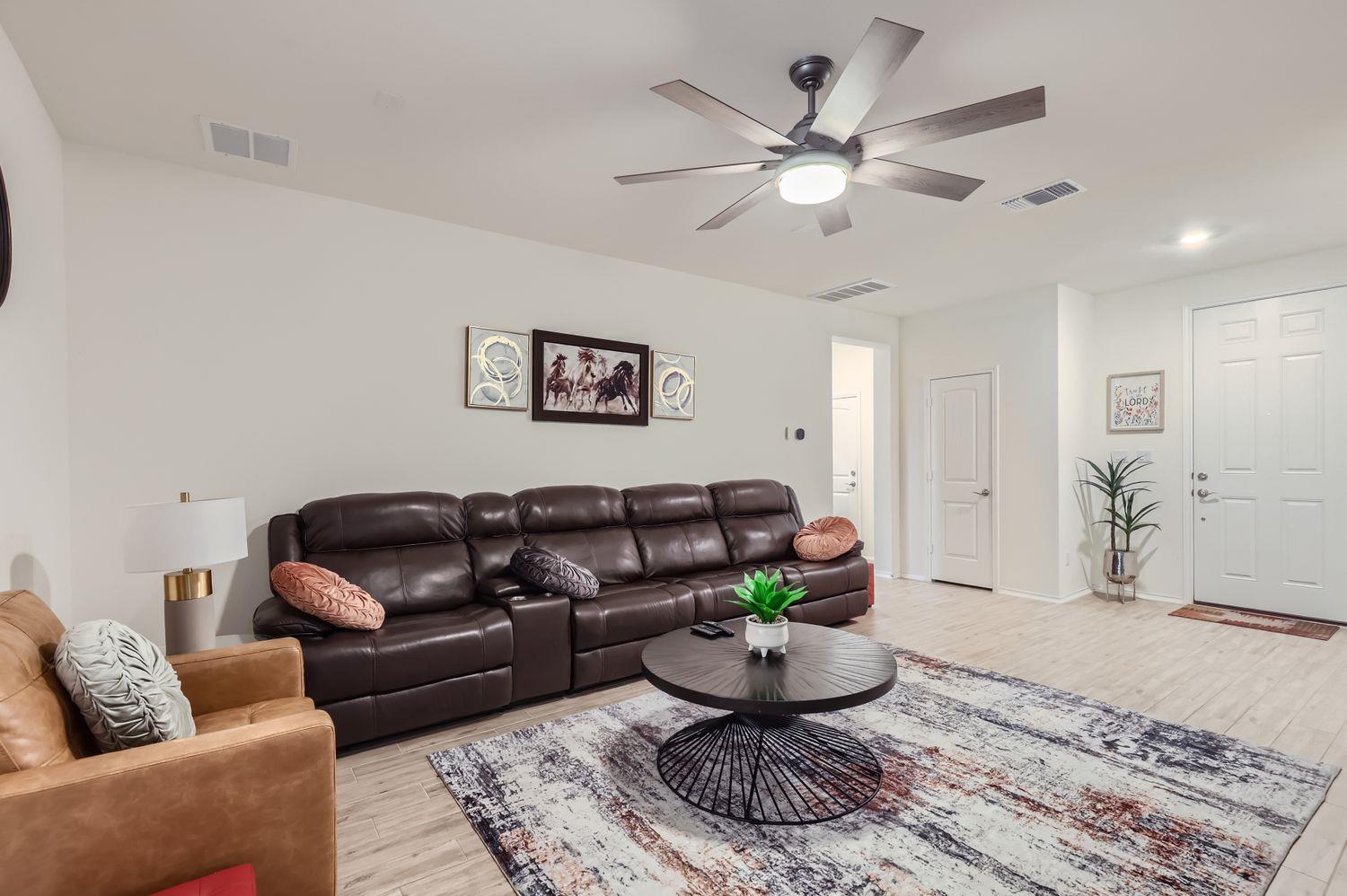 2110 Goji Ln Property Photo 4