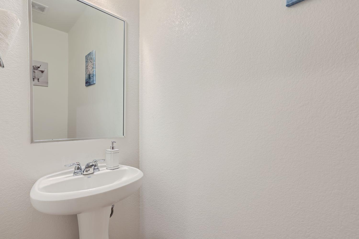 2110 Goji Ln Property Photo 7