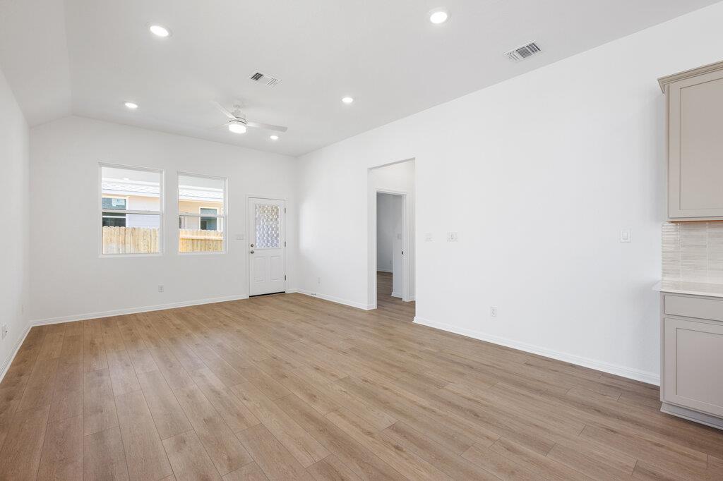 121 Knockout Rose Dr Property Photo 15